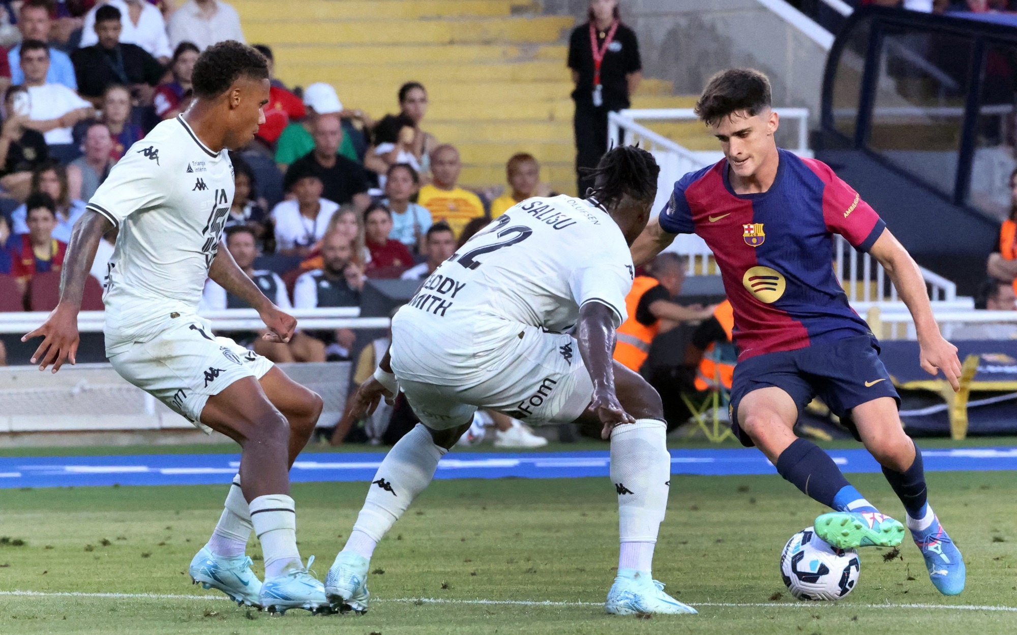 Thua sốc sân nhà, Barcelona lần đầu vuột cúp Joan Gamper sau 11 năm