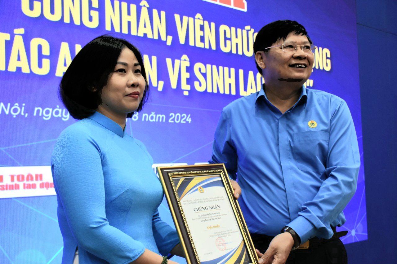 Trao giải cuộc thi trực tuyến t&igrave;m hiểu về c&ocirc;ng t&aacute;c An to&agrave;n vệ sinh lao động- Ảnh 1.