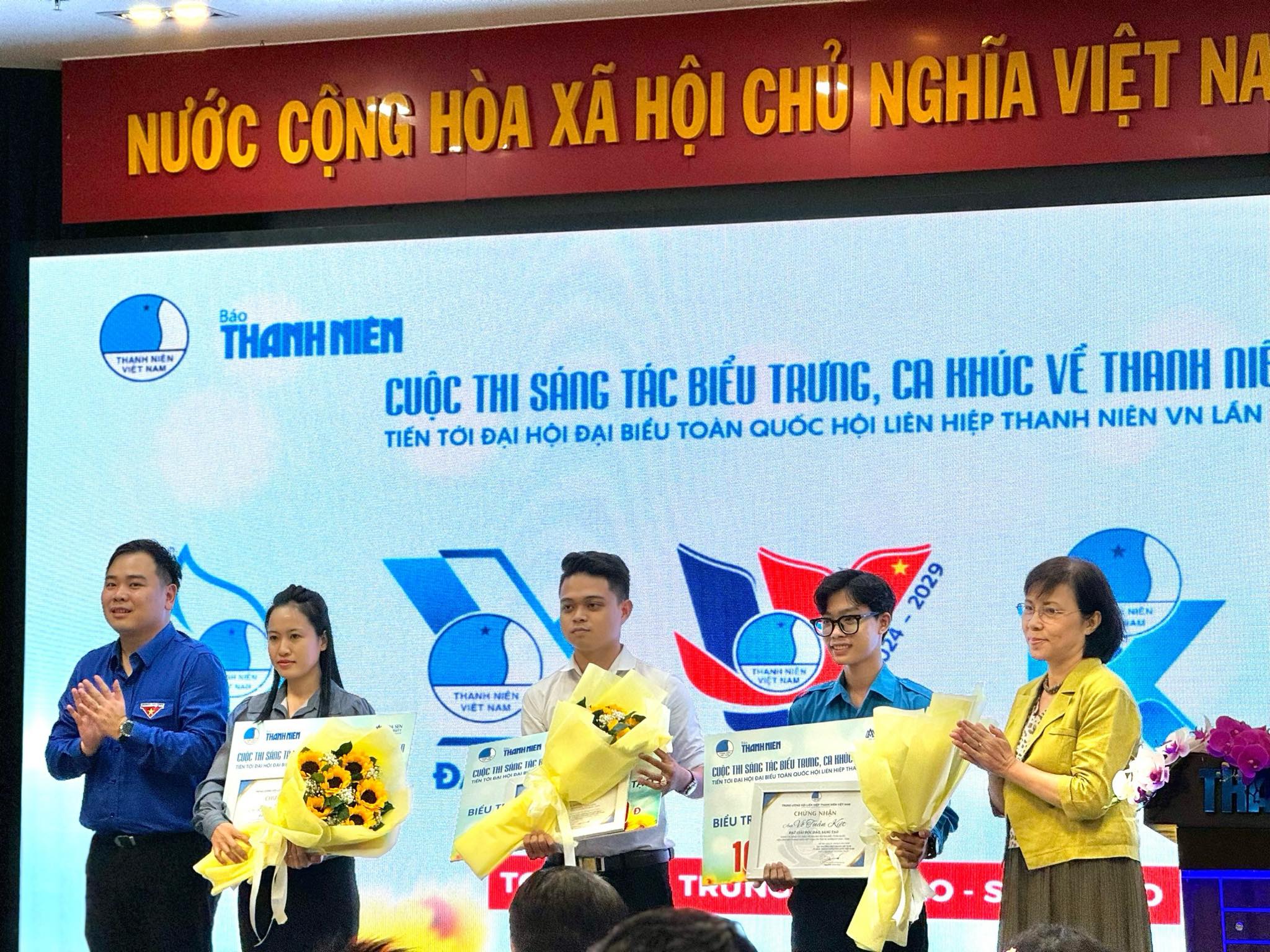 B&aacute;o Thanh Ni&ecirc;n trao giải ca kh&uacute;c hay về thanh ni&ecirc;n- Ảnh 4.