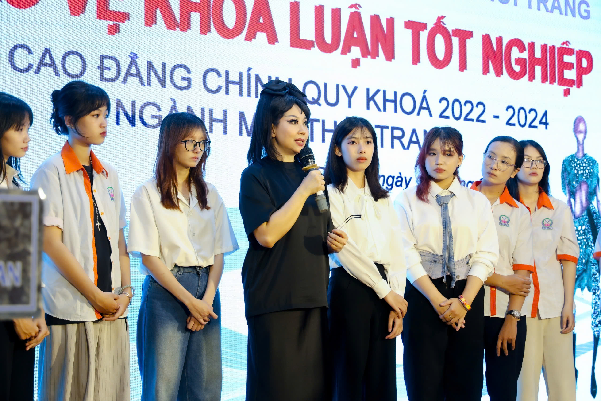 NTK L&ecirc; Minh Ph&uacute; - Thầy gi&aacute;o trẻ t&acirc;m huyết với sinh vi&ecirc;n ng&agrave;nh thời trang- Ảnh 2.