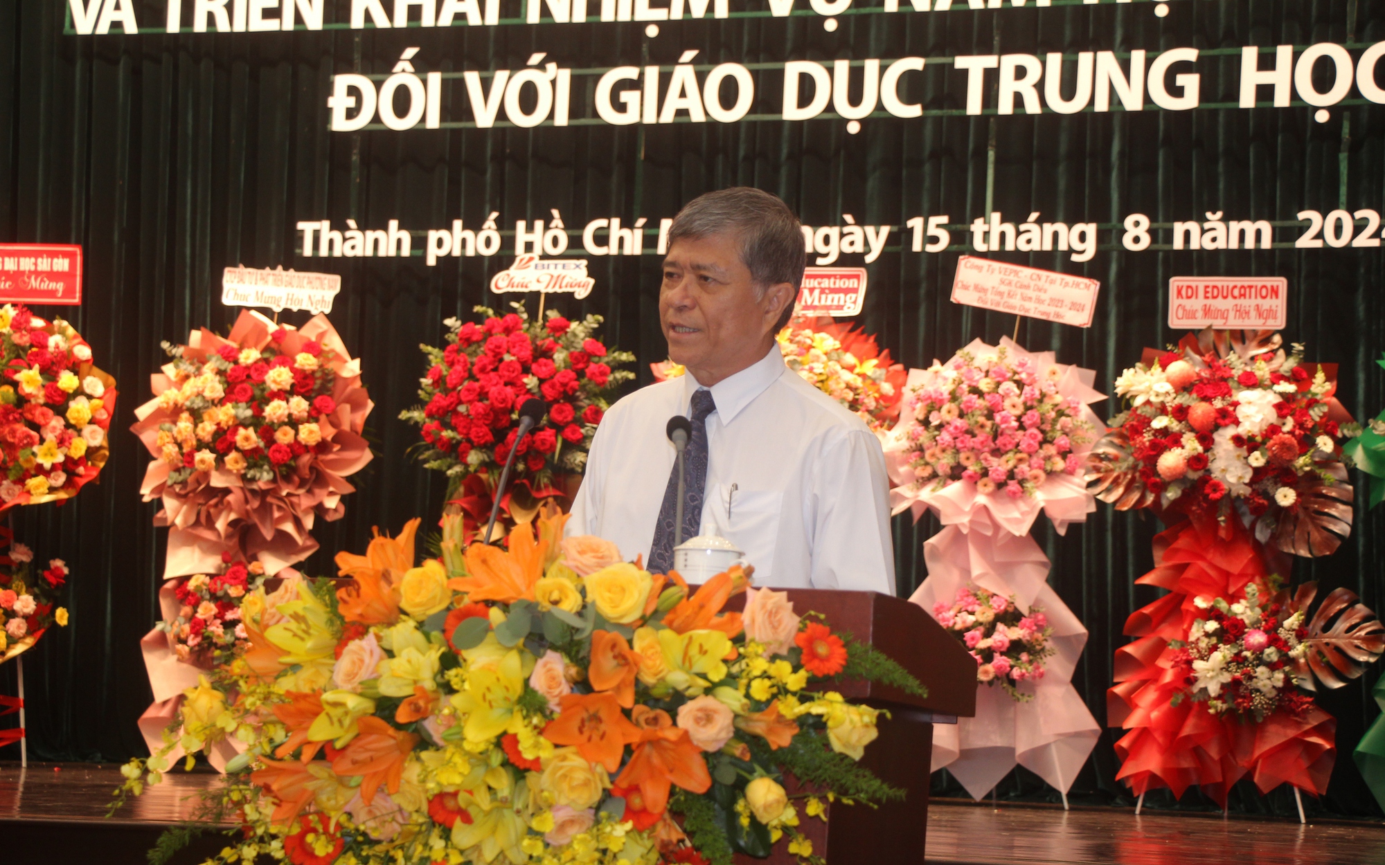 Gi&aacute;m đốc Sở GD-ĐT TP HCM lưu &yacute; n&oacute;ng đến c&aacute;c hiệu trưởng về &ldquo;việc kh&ocirc;ng được l&agrave;m&rdquo; trong năm học mới 