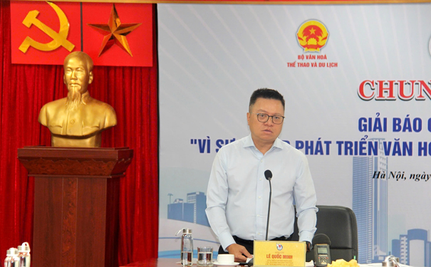 Nh&agrave; b&aacute;o L&ecirc; Quốc Minh tại buổi họp Hội đồng Chung khảo Giải B&aacute;o ch&iacute; to&agrave;n quốc &ldquo;V&igrave; sự nghiệp ph&aacute;t triển văn h&oacute;a, thể thao v&agrave; du lịch&rdquo; 2024