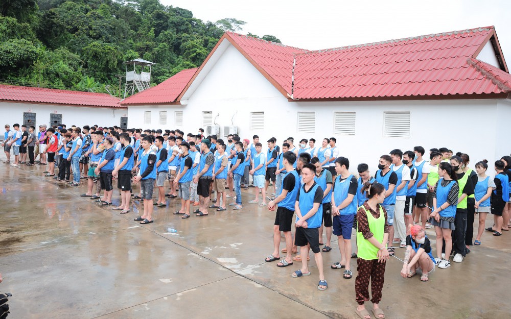 Đối tượng có hình xăm lạ trên trán bán 16 người sang các đặc khu tam giác vàng- Ảnh 2.
