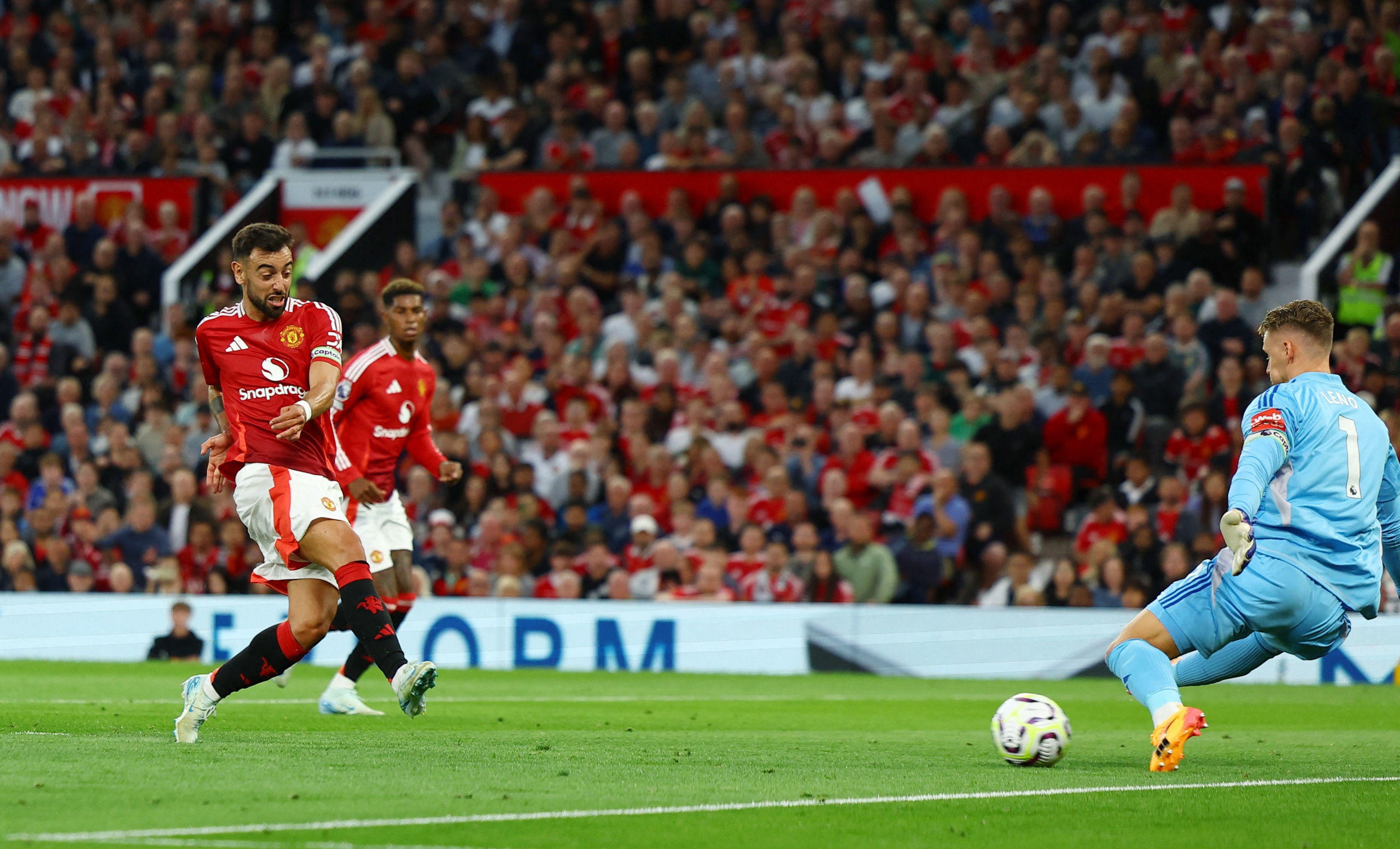 T&acirc;n binh Zirkzee gi&uacute;p Man United giật 3 điểm ng&agrave;y khai mạc Ngoại hạng Anh- Ảnh 3.