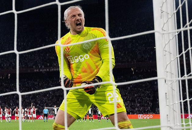Thủ m&ocirc;n 40 tuổi cản 5 quả 11m, Ajax hạ Panathinaikos sau 34 lượt s&uacute;t- Ảnh 6.