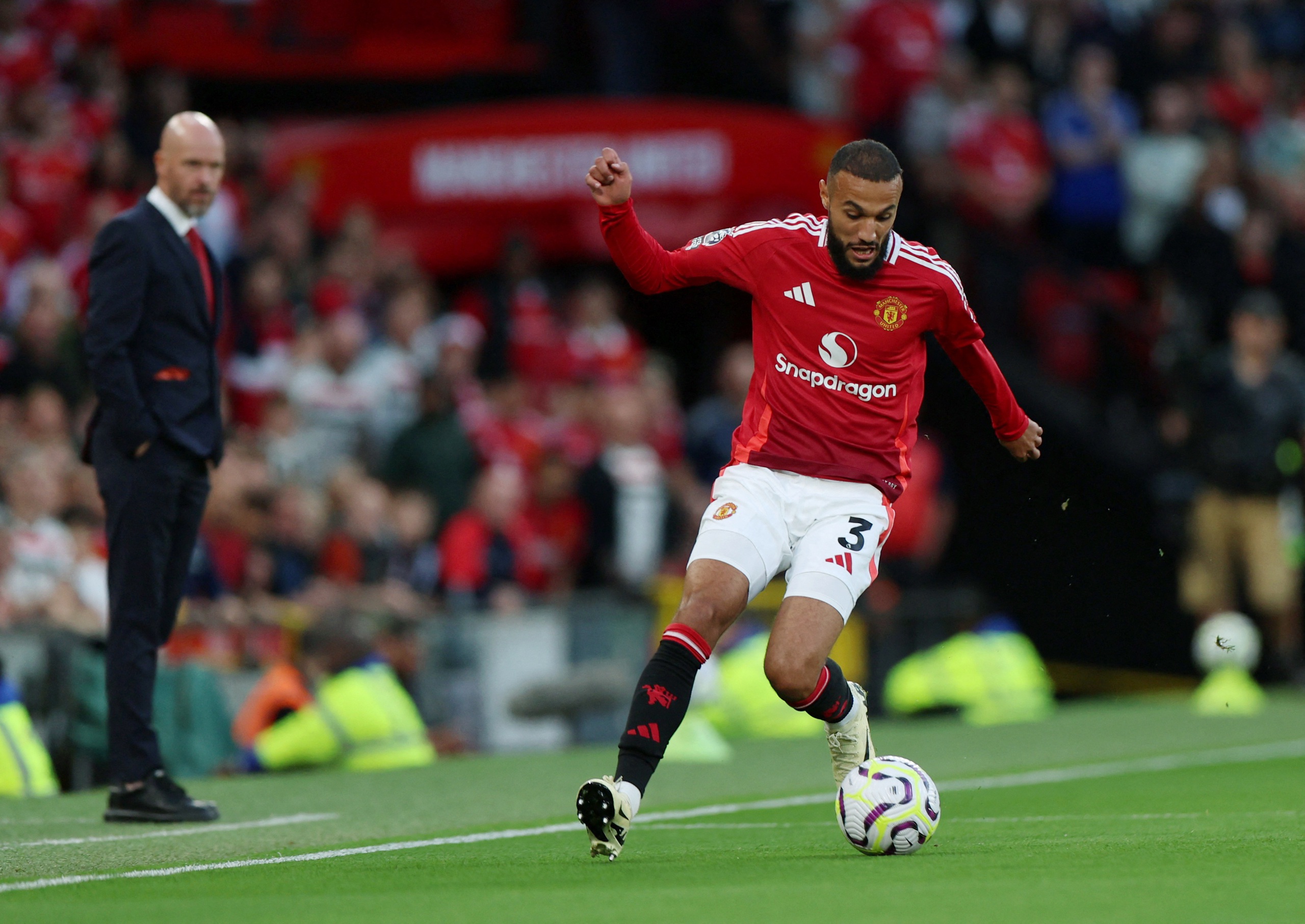 T&acirc;n binh Zirkzee gi&uacute;p Man United giật 3 điểm ng&agrave;y khai mạc Ngoại hạng Anh- Ảnh 1.