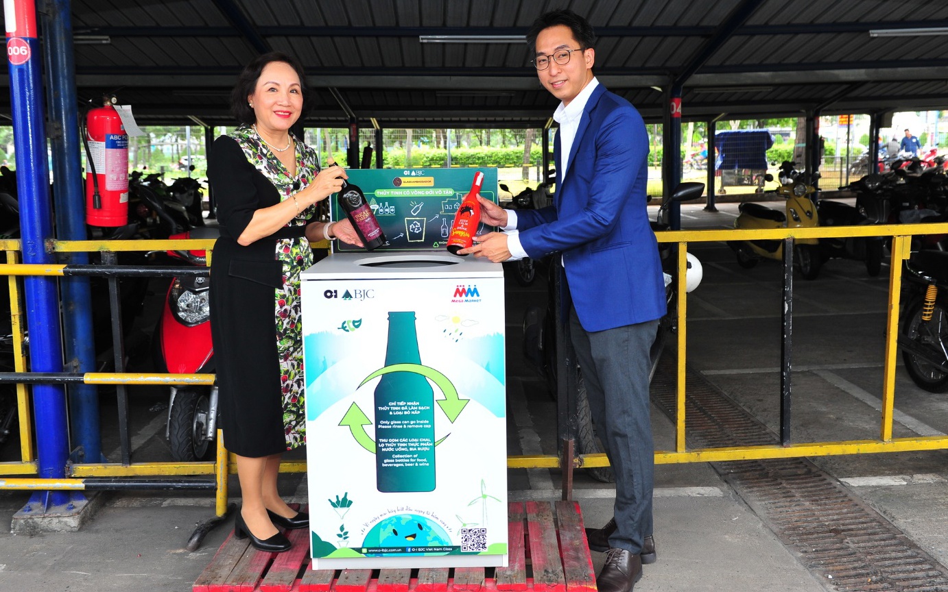 MM Mega Market cùng O-I BJC Việt Nam thu gom rác thủy tinh