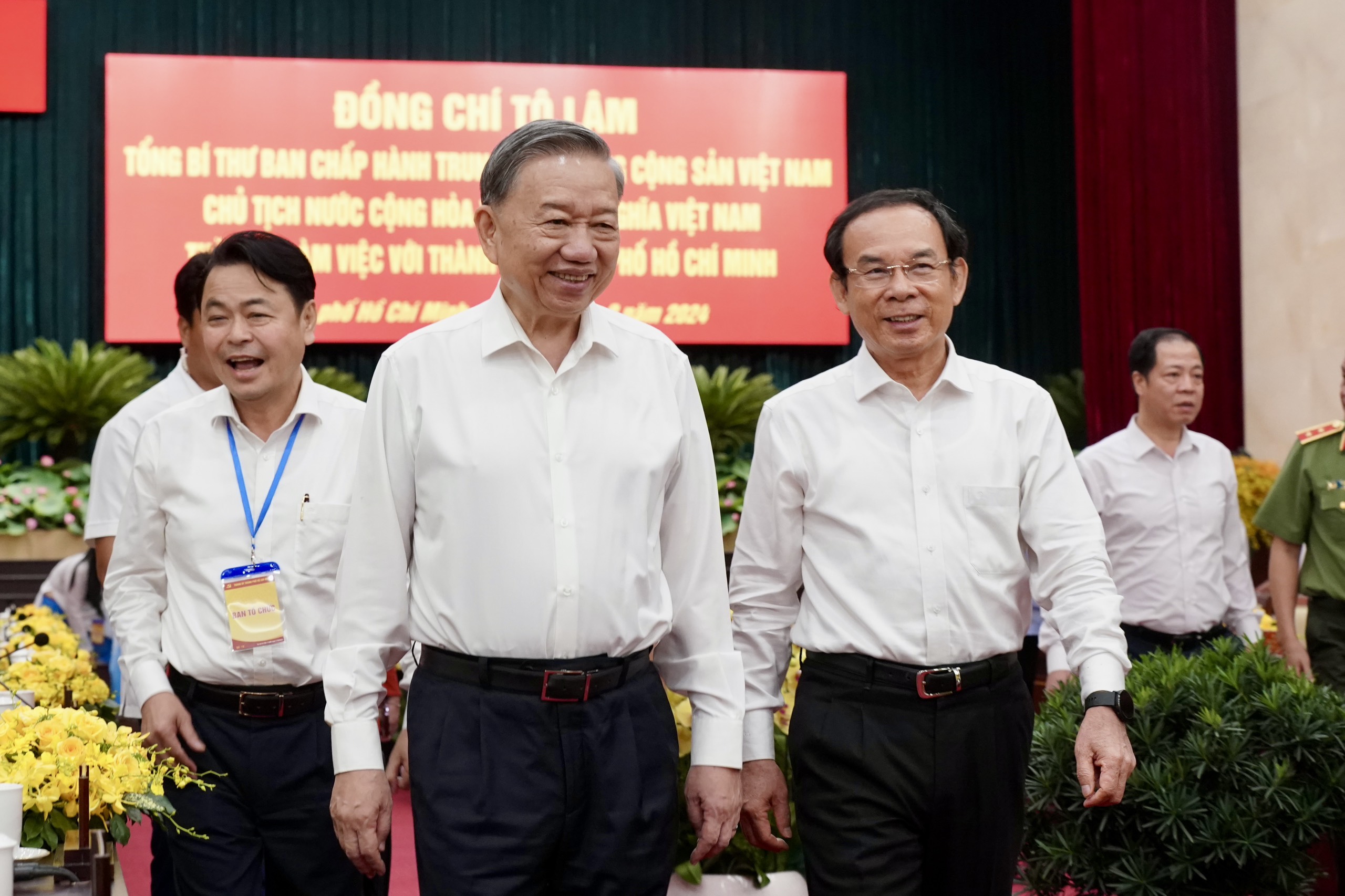 Tổng B&iacute; thư, Chủ tịch nước T&ocirc; L&acirc;m v&agrave; Ủy vi&ecirc;n Bộ Ch&iacute;nh trị, B&iacute; thư Th&agrave;nh ủy TP HCM Nguyễn Văn N&ecirc;nẢnh: Ho&agrave;ng H&ugrave;ng