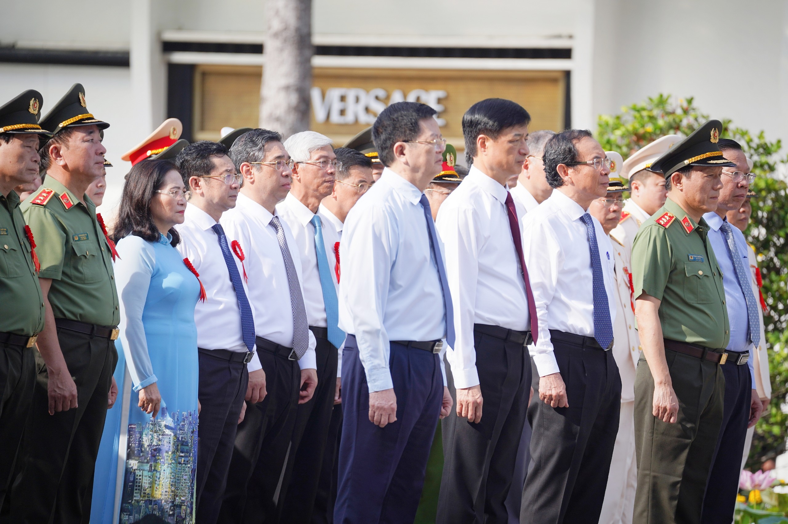 Tổng B&iacute; thư, Chủ tịch nước T&ocirc; L&acirc;m dự Lễ d&acirc;ng hoa, b&aacute;o c&ocirc;ng d&acirc;ng B&aacute;c của C&ocirc;ng an TP HCM- Ảnh 3.