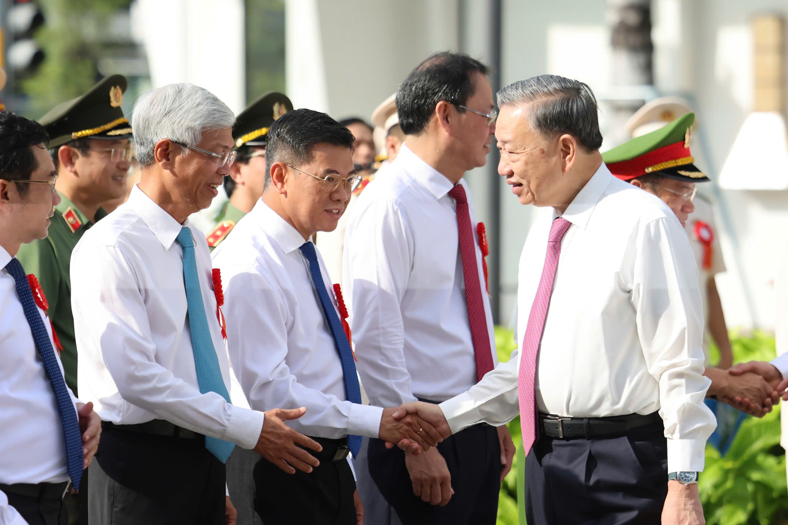 Phóng sự ảnh: Toàn cảnh ngày làm việc của Tổng Bí thư, Chủ tịch nước Tô Lâm tại TPHCM- Ảnh 3.