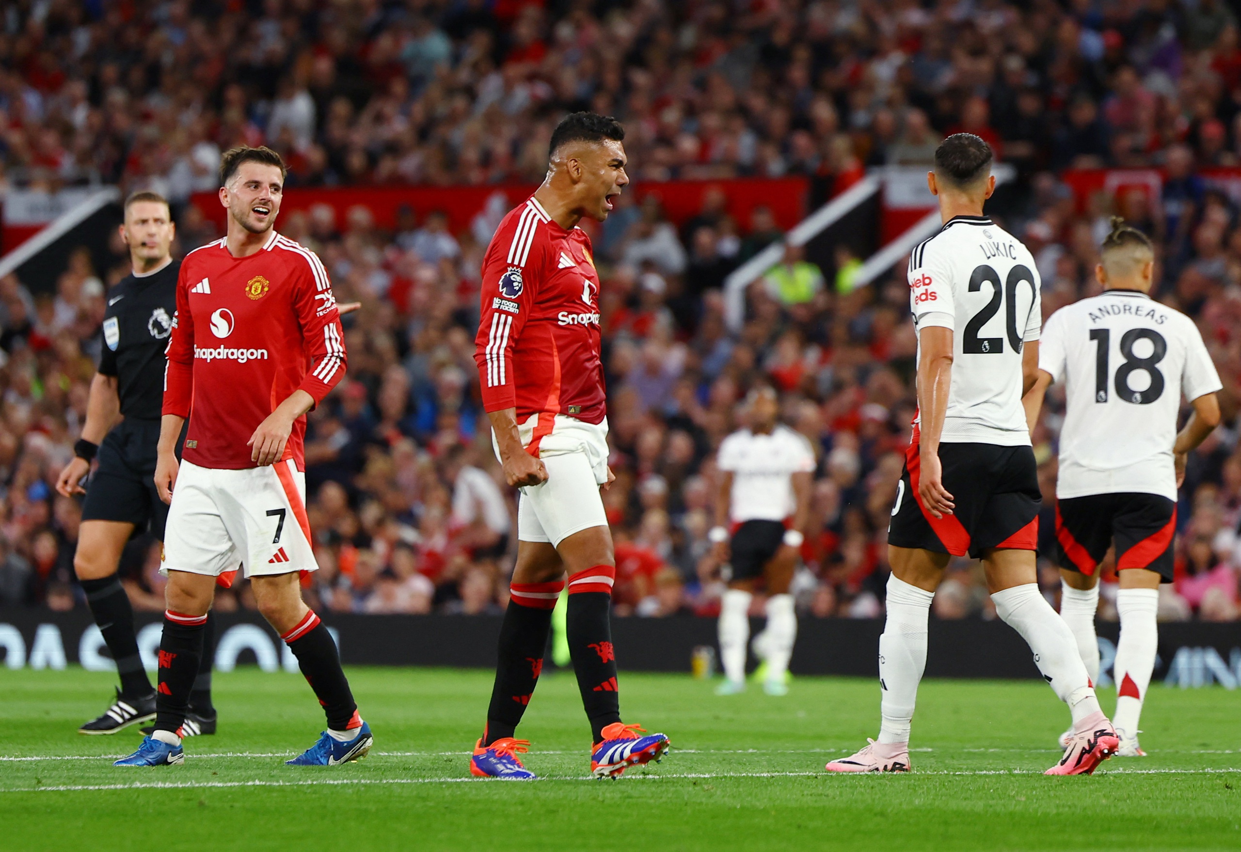 Cột mốc đ&aacute;ng nhớ của Joshua Zirkzee trong lần đầu kho&aacute;c &aacute;o Man United- Ảnh 6.