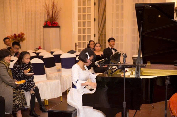 Xu&acirc;n Ngọc muốn tận hưởng cuộc sống đa sắc m&agrave;u hơn l&agrave; bị chi phối thời gian v&igrave; cơn &ldquo;nghiện&rdquo; mạng x&atilde; hội