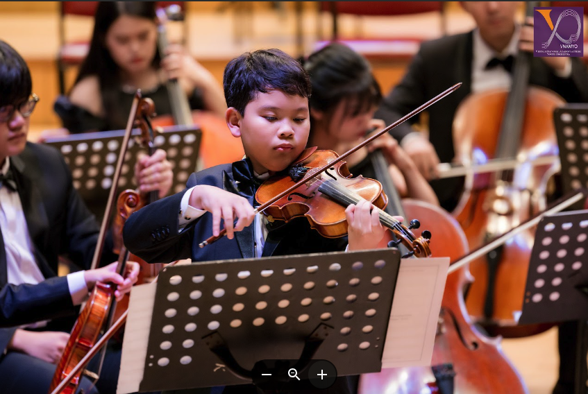 NSND B&ugrave;i C&ocirc;ng Duy x&uacute;c động khi thấy c&aacute;c học tr&ograve; trưởng th&agrave;nh- Ảnh 1.