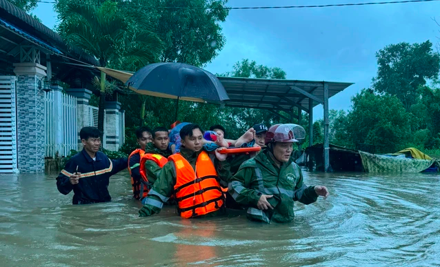 Bộ trưởng Lương Tam Quang: Ki&ecirc;n tr&igrave; đấu tranh ph&ograve;ng chống tham nhũng, th&aacute;o gỡ kh&oacute; khăn th&uacute;c đẩy ph&aacute;t triển kinh tế- Ảnh 2.