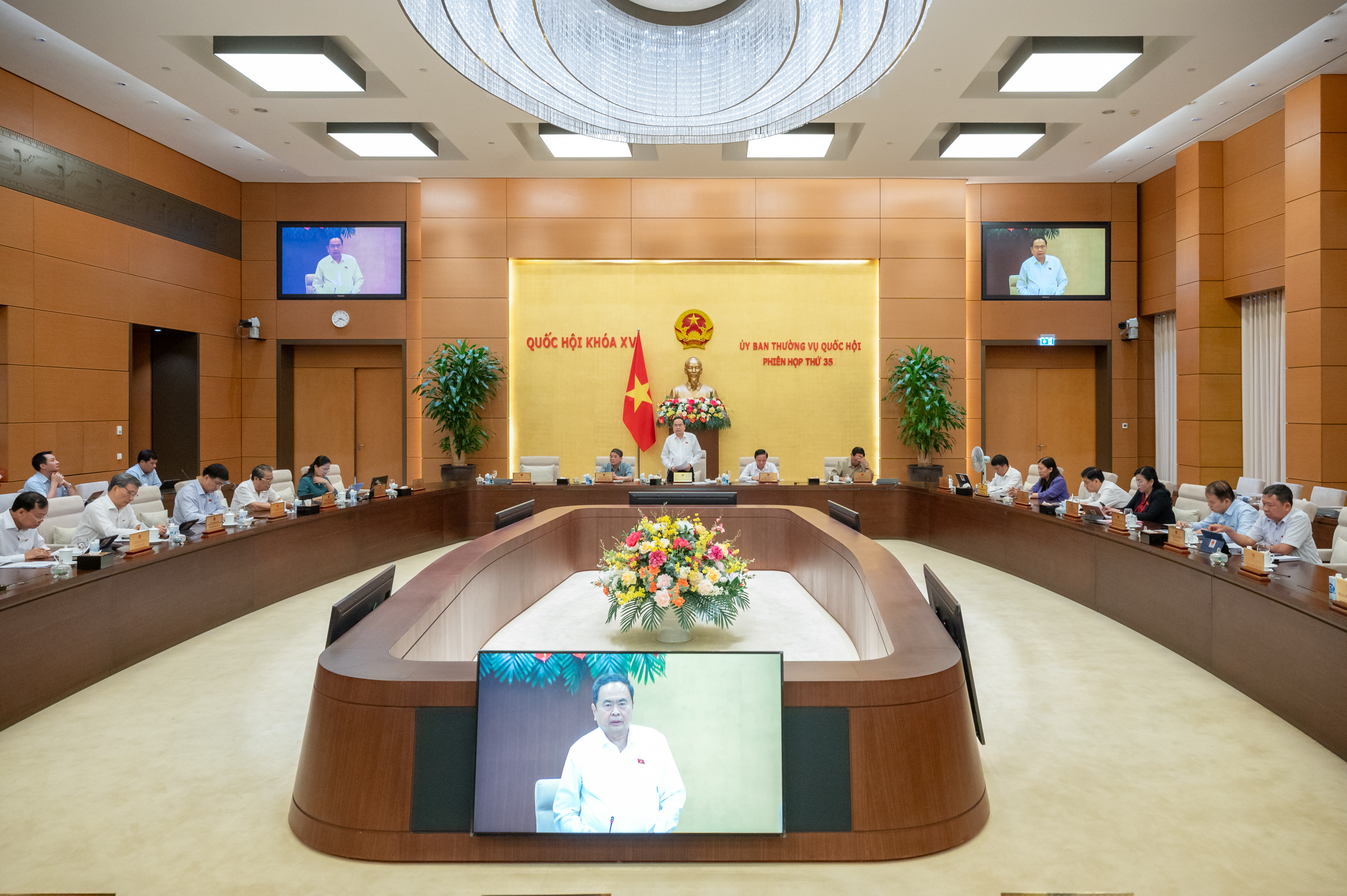 Ủy ban Thường vụ Quốc hội chất vấn nhiều Bộ trưởng, quyết định các vấn đề quan trọng- Ảnh 1.