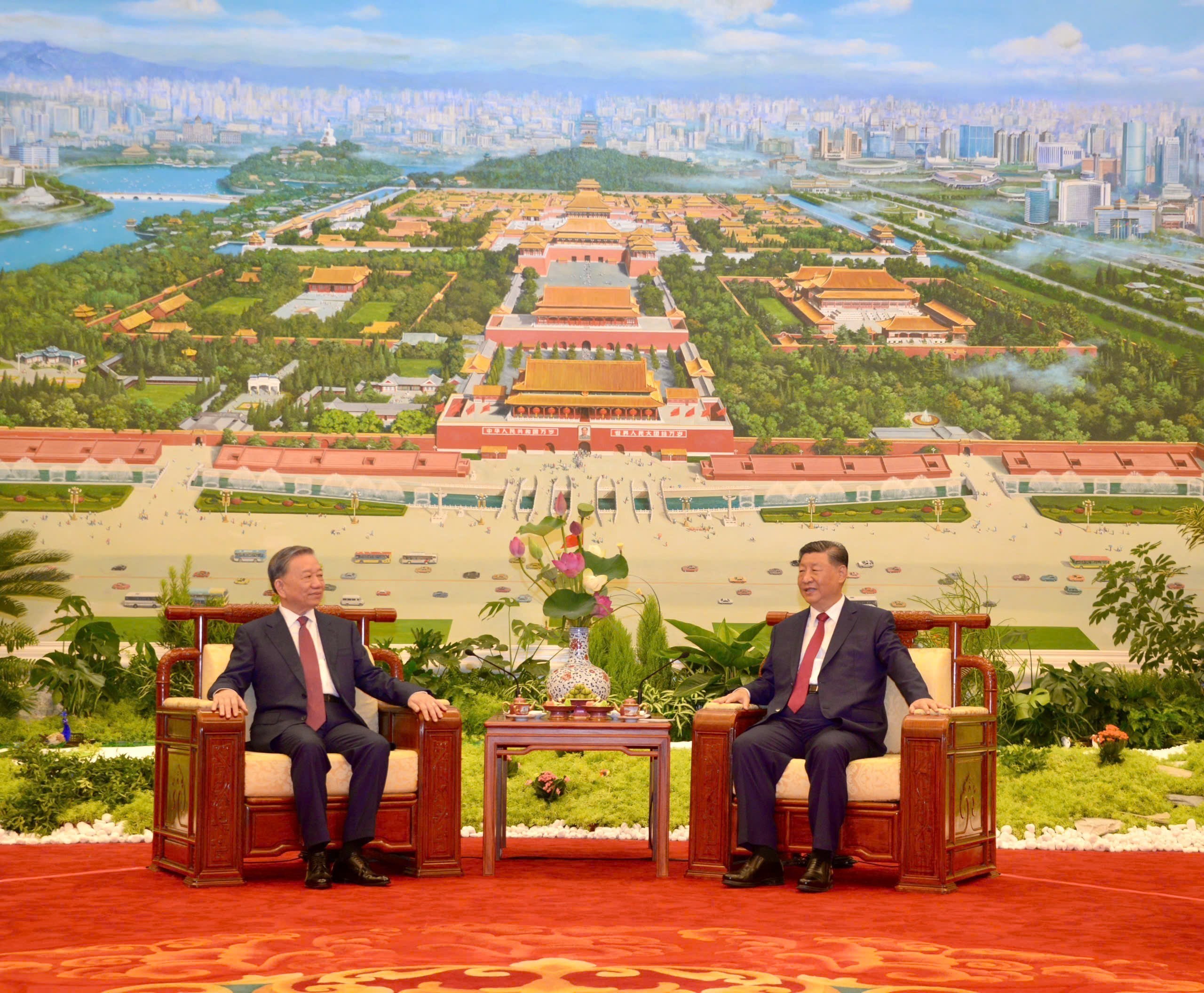 Tổng B&iacute; thư, Chủ tịch Trung Quốc Tập Cận B&igrave;nh mời Tổng B&iacute; thư, Chủ tịch nước T&ocirc; L&acirc;m dự tiệc tr&agrave;Ảnh: TTXVN