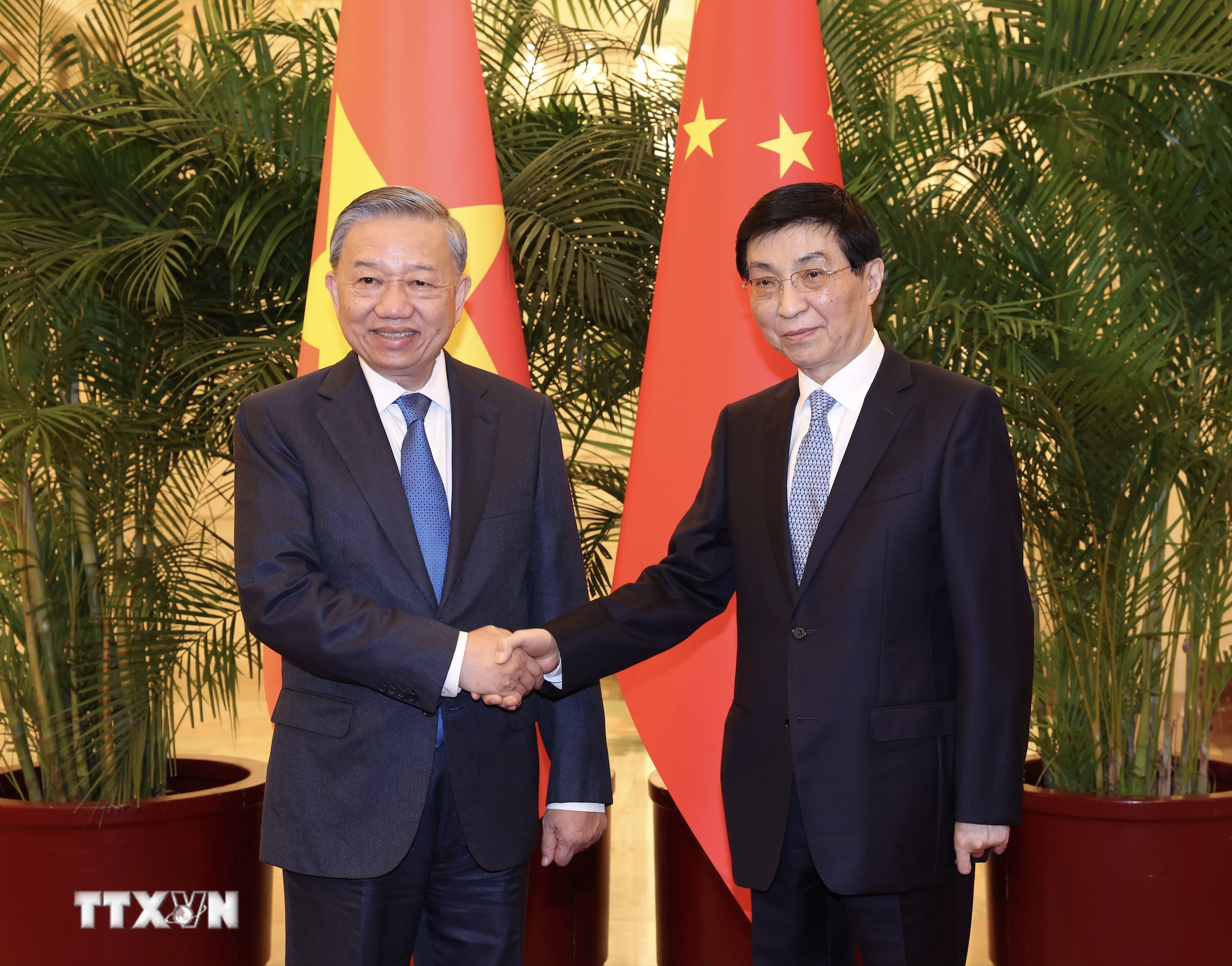 Tổng B&iacute; thư, Chủ tịch nước T&ocirc; L&acirc;m hội kiến Chủ tịch Ch&iacute;nh hiệp to&agrave;n quốc Trung Quốc Vương Hộ Ninh- Ảnh 1.