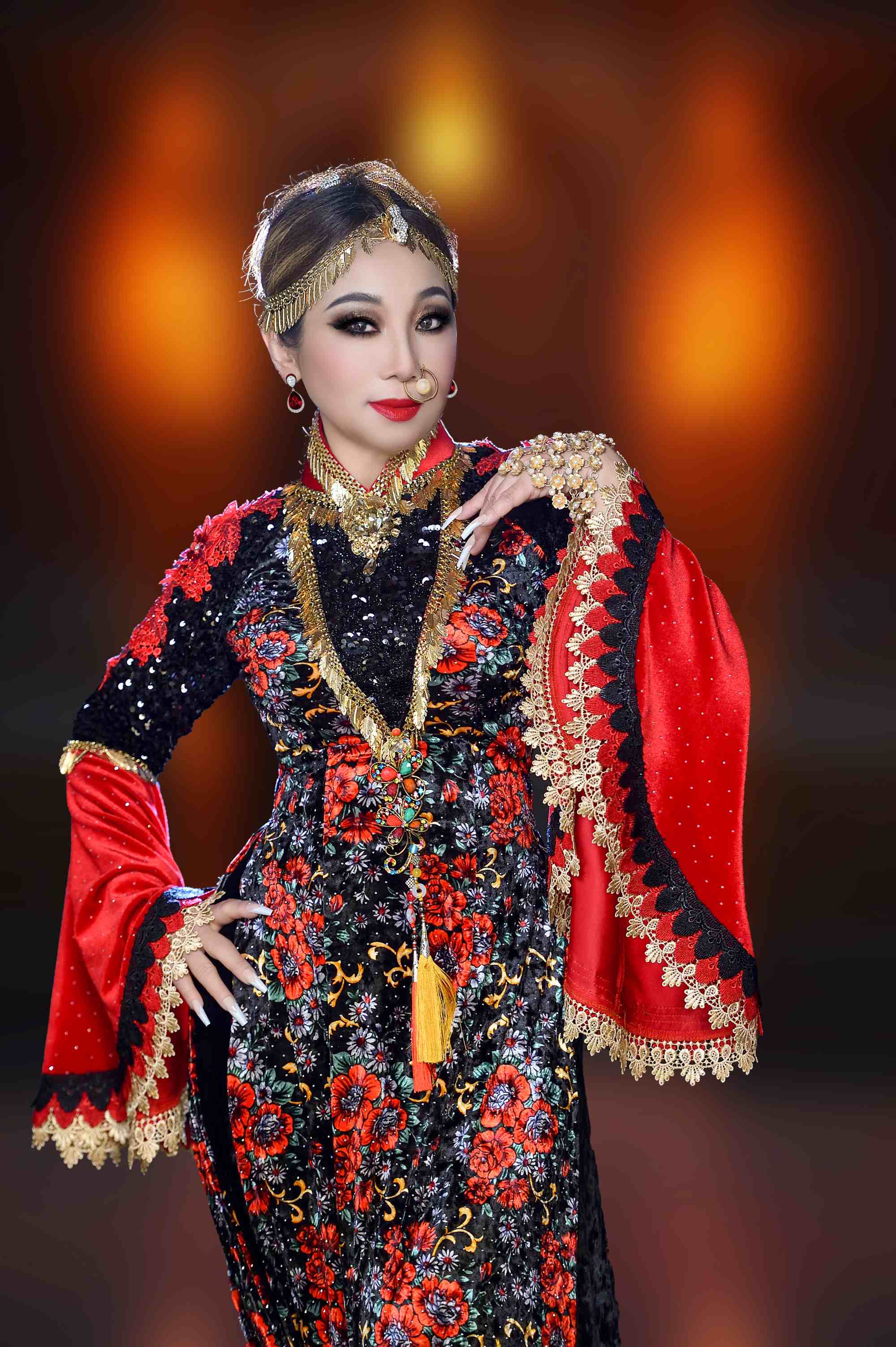 Nghệ sĩ, hoa hậu Đức Xu&acirc;n "h&oacute;a th&acirc;n" đa diện khoe n&eacute;t đẹp Đ&ocirc;ng Phương- Ảnh 4.