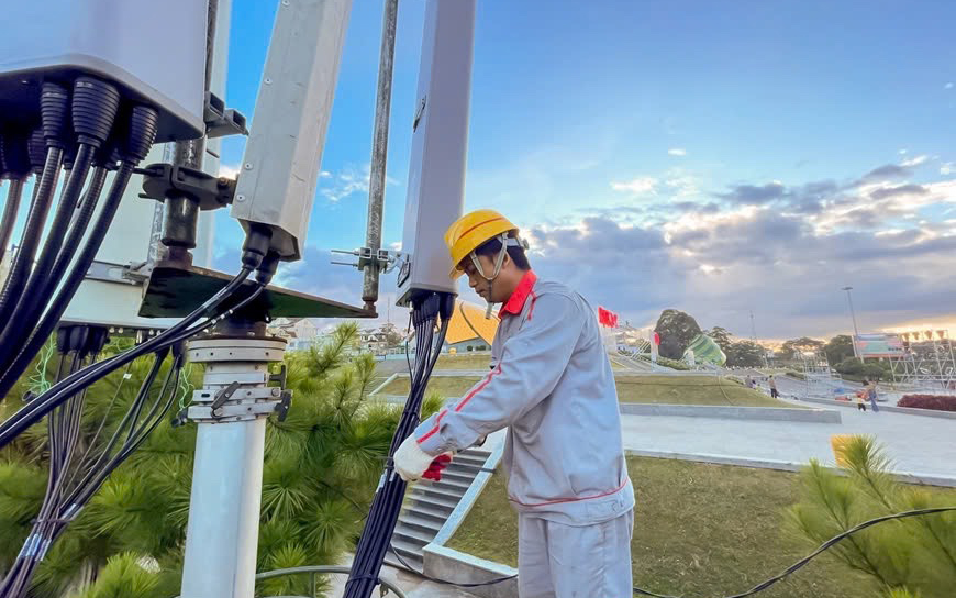 C&ocirc;ng nghệ 5G SA &ndash; 5G độc lập sẽ th&uacute;c đẩy sự ph&aacute;t triển của hệ sinh th&aacute;i 5G, tạo điều kiện v&agrave; th&uacute;c đẩy chuyển dịch sang c&aacute;c c&ocirc;ng nghệ hiện đại tại Việt Nam, mở ra cơ hội cung cấp nhiều ứng dụng mới gi&uacute;p giải quyết c&aacute;c th&aacute;ch thức cho người d&ugrave;ng v&agrave; doanh nghiệp.