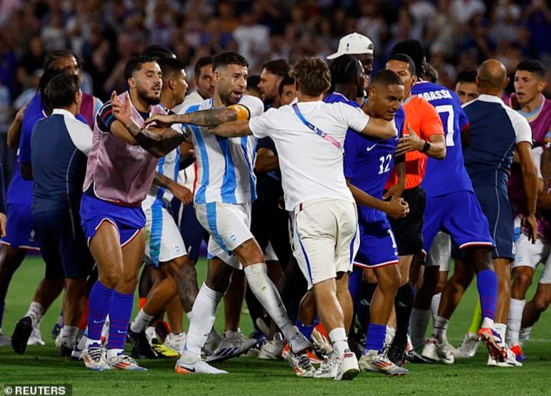 H&igrave;nh ảnh xấu x&iacute; sau trận Ph&aacute;p loại Argentina, v&agrave;o b&aacute;n kết Olympic 2024- Ảnh 6.