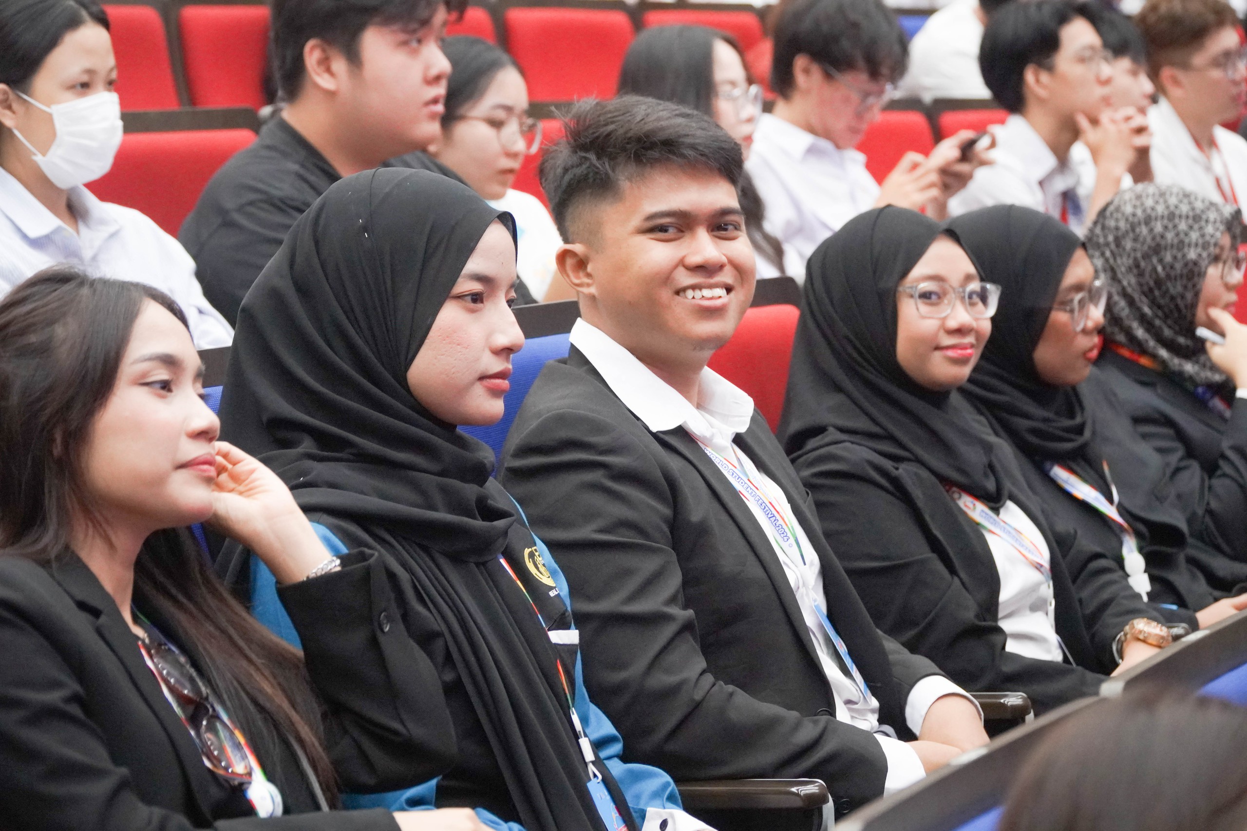 11 quốc gia tham dự li&ecirc;n hoan sinh vi&ecirc;n thế giới lần 1 tại TP HCM- Ảnh 2.