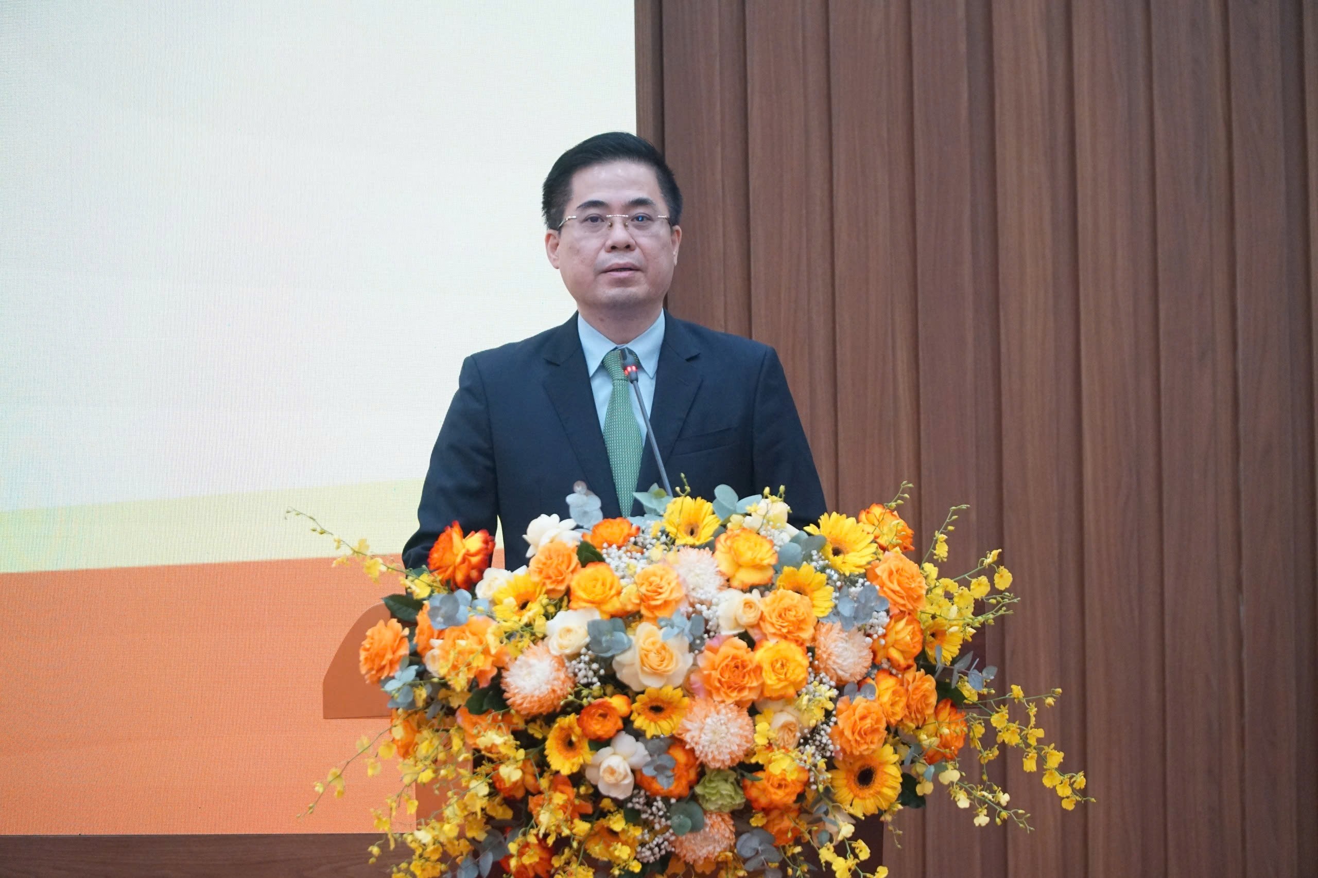 &Ocirc;ng Nguyễn Ho&agrave;ng Giang được bầu l&agrave;m Chủ tịch UBND tỉnh Quảng Ng&atilde;i- Ảnh 2.