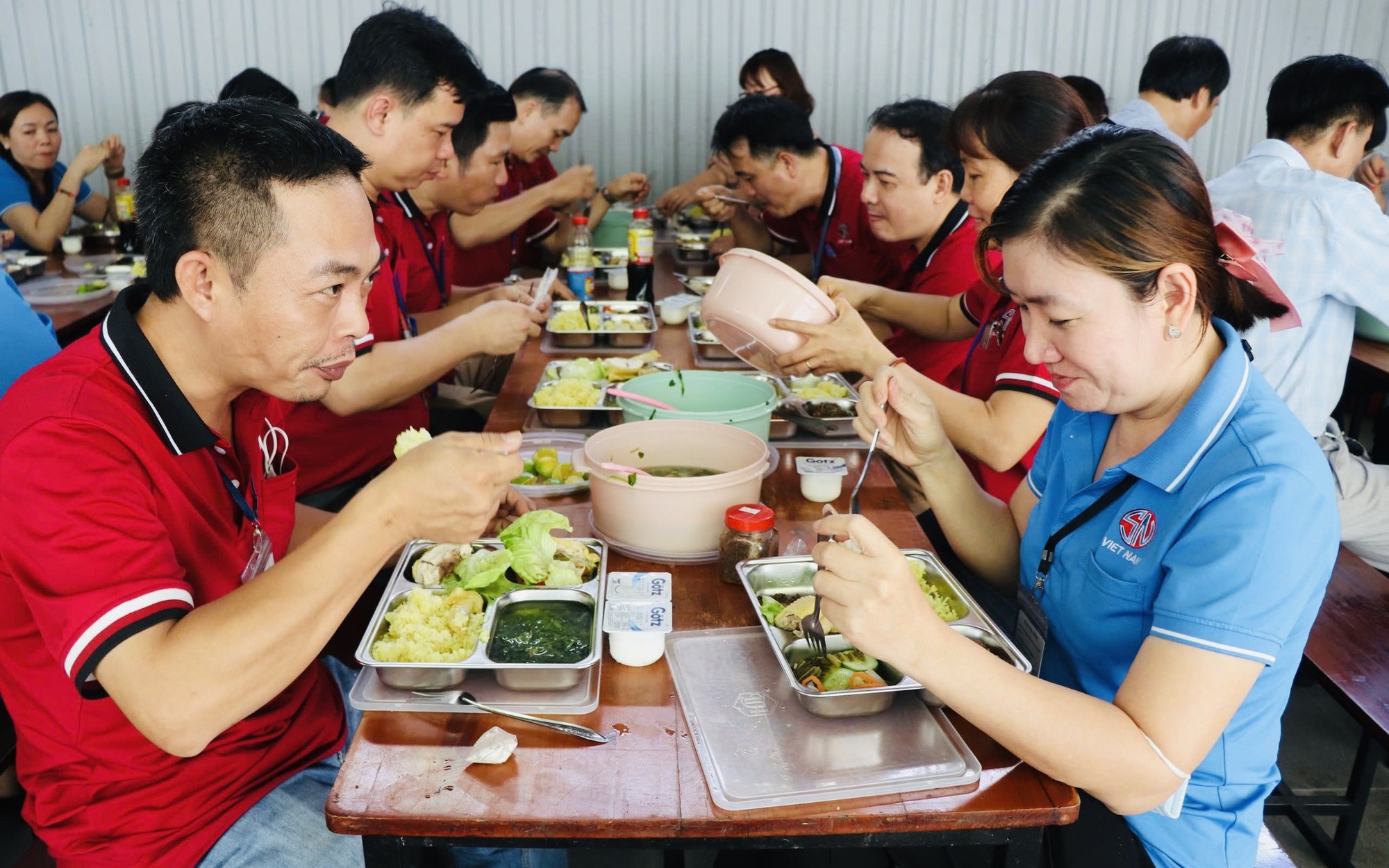 "Bữa ăn đặc biệt" của hơn 1.700 công nhân Công ty TNHH Sambu Vina Sports