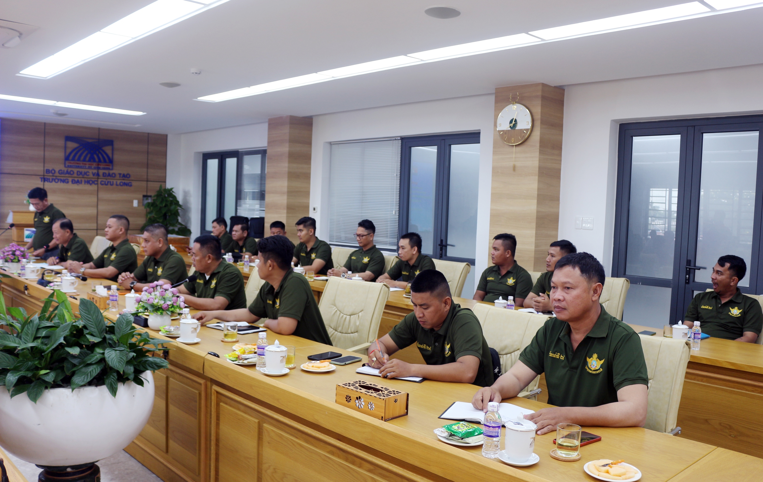 Đo&agrave;n của Campuchia sang Trường ĐH Cửu Long tập huấn về n&ocirc;ng nghiệp- Ảnh 2.