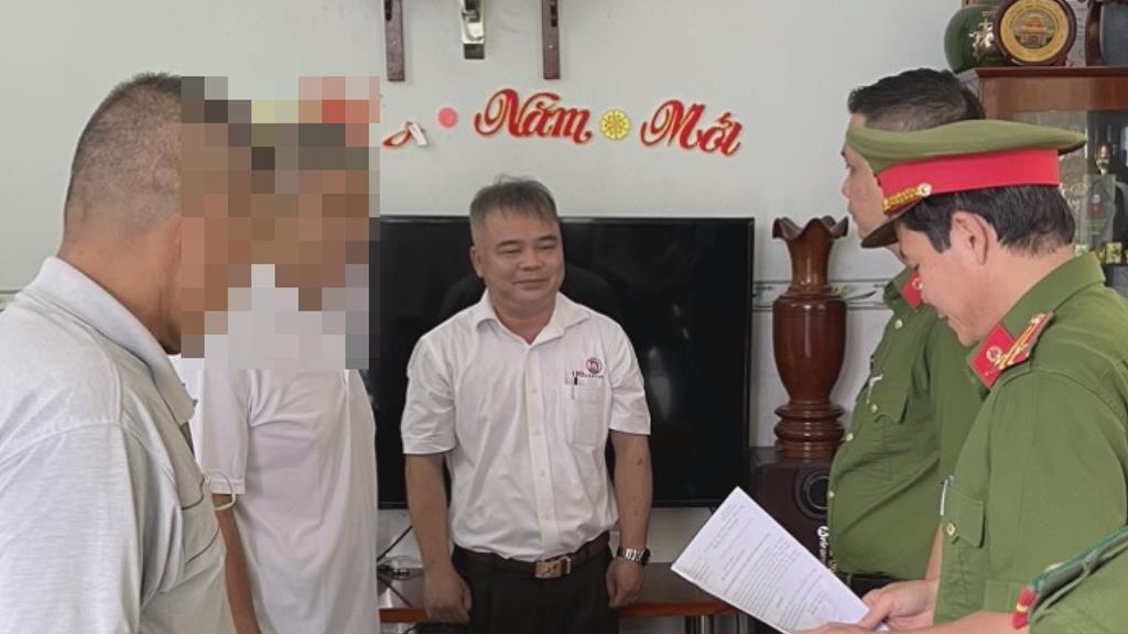 Đồng Nai: Nguy&ecirc;n Chủ tịch phường Trảng D&agrave;i bị cấm đi khỏi nơi cư tr&uacute; 
- Ảnh 1.