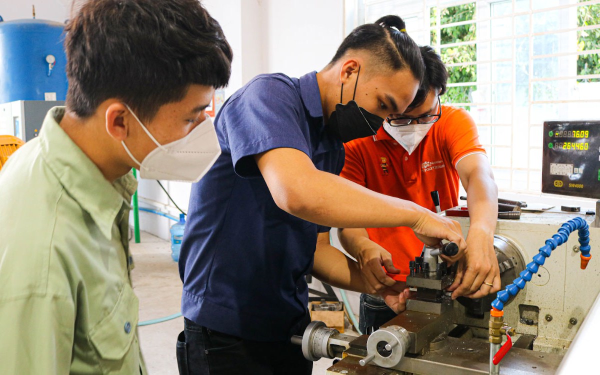 Doanh nghiệp "đãi cát tìm vàng"