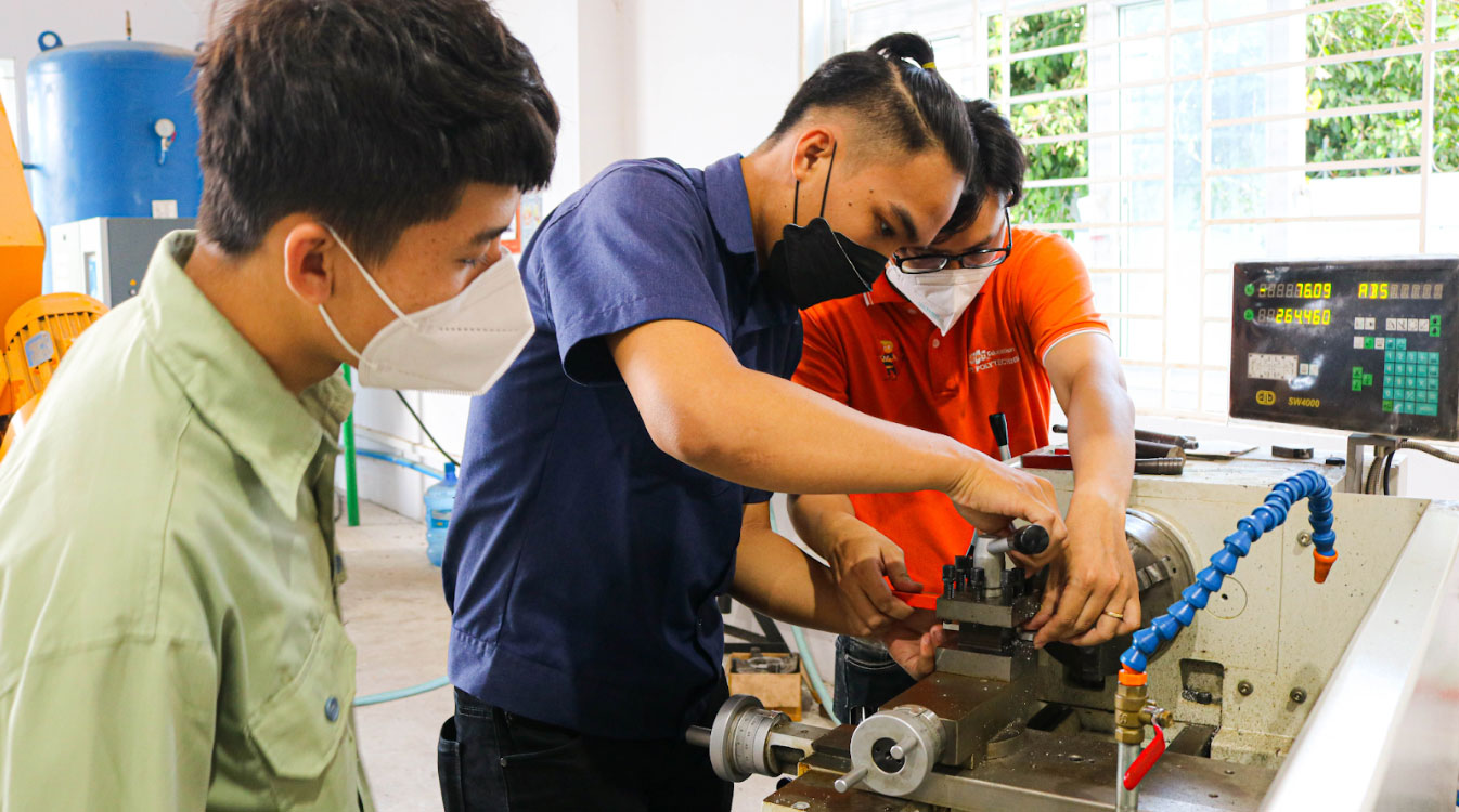 Sinh viên Trường Cao đẳng FPT Polytechnic thực hành nghề nghiệp tại doanh nghiệp