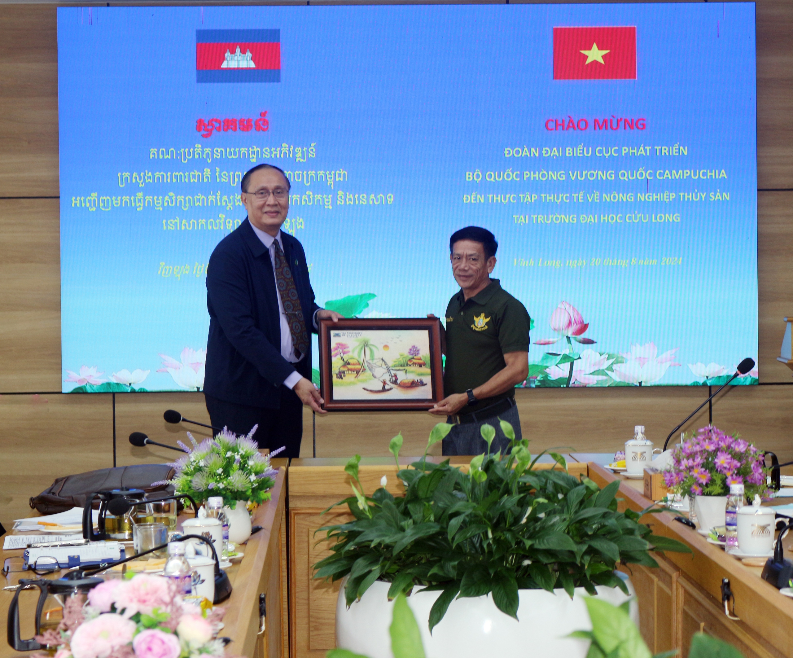 Đo&agrave;n của Campuchia sang Trường ĐH Cửu Long tập huấn về n&ocirc;ng nghiệp- Ảnh 6.