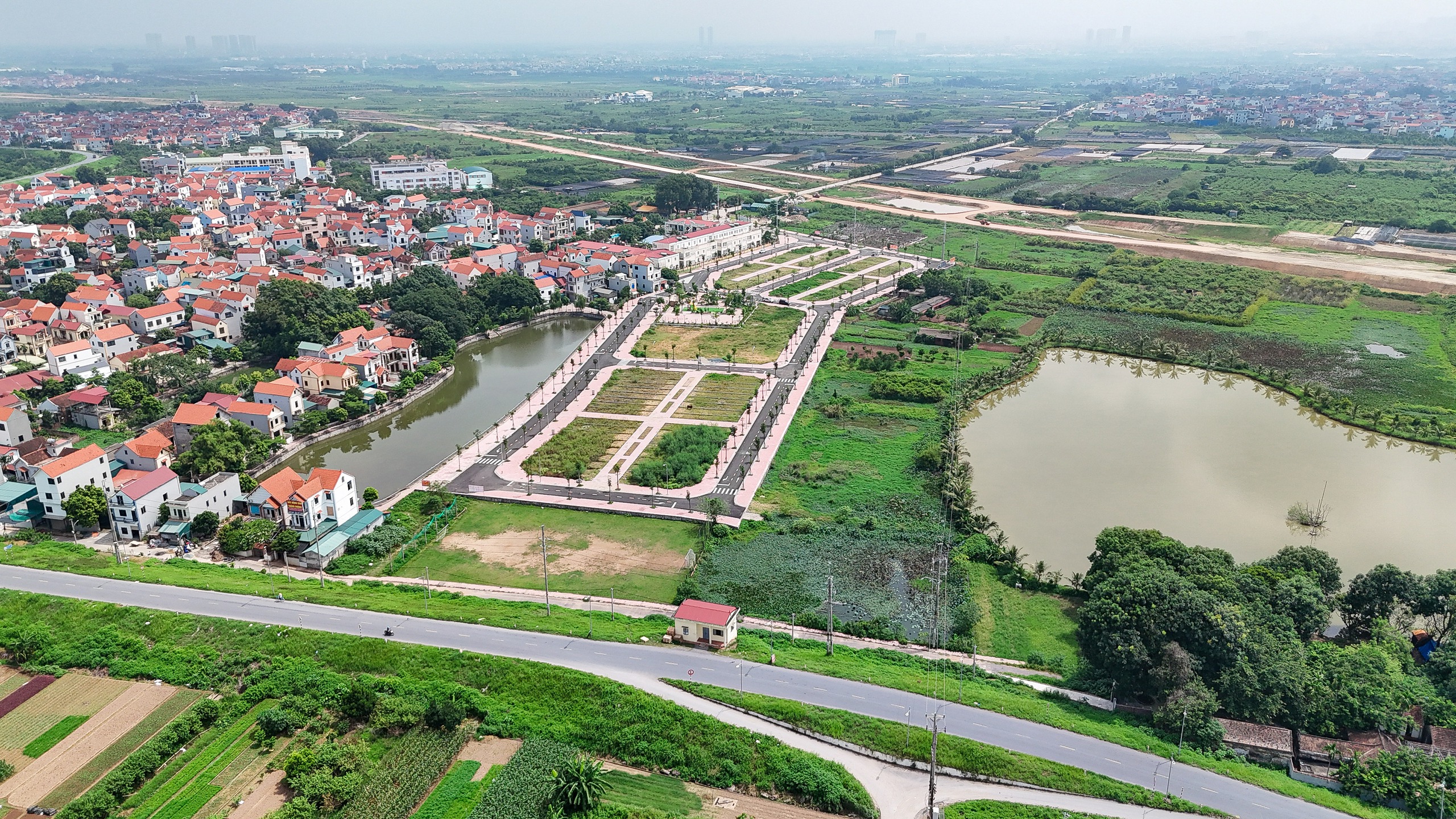VIDEO: 19 thửa đất ngoại thành Hà Nội khiến người dân đấu giá xuyên đêm- Ảnh 8.