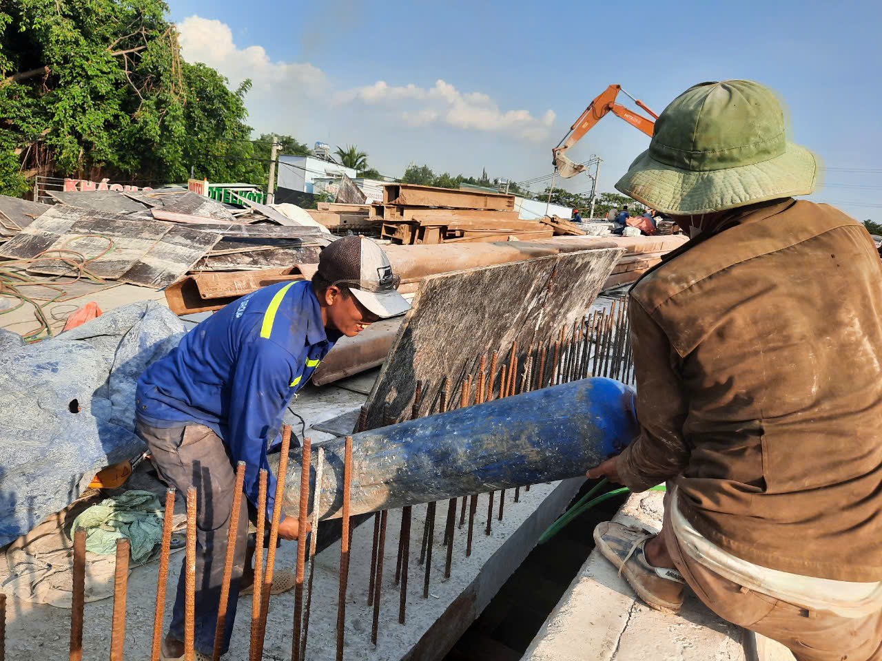 Tất bật tr&ecirc;n c&ocirc;ng trường thi c&ocirc;ng cầu Nam L&yacute; - Thủ Đức- Ảnh 1.