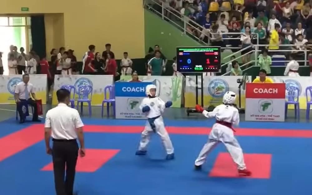 Vụ nghi buộc nhường huy chương ở giải karate trẻ TP HCM: phụ huynh chưa được li&ecirc;n hệ- Ảnh 1.