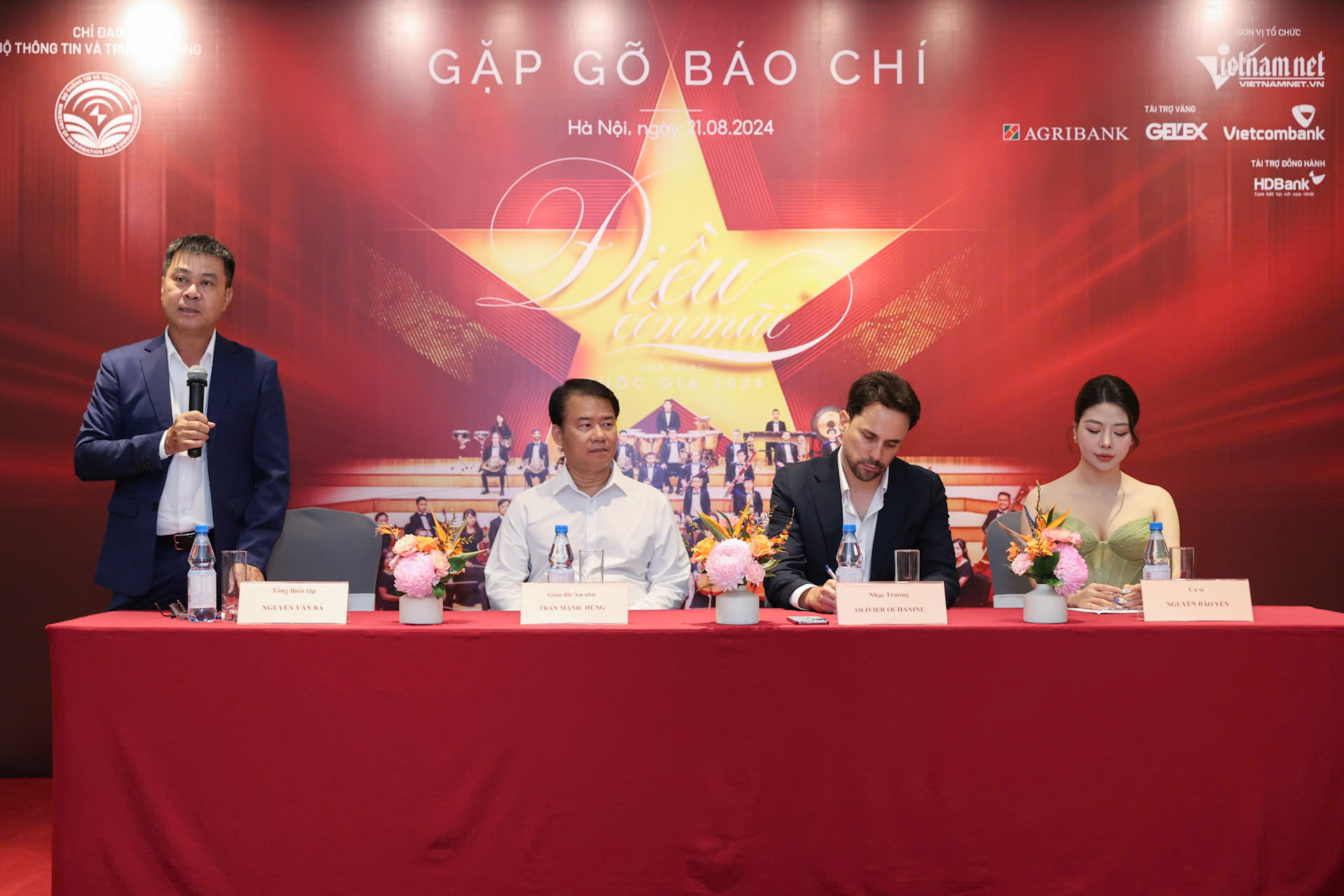 H&ograve;a nhạc sống lại những năm th&aacute;ng h&agrave;o h&ugrave;ng- Ảnh 1.