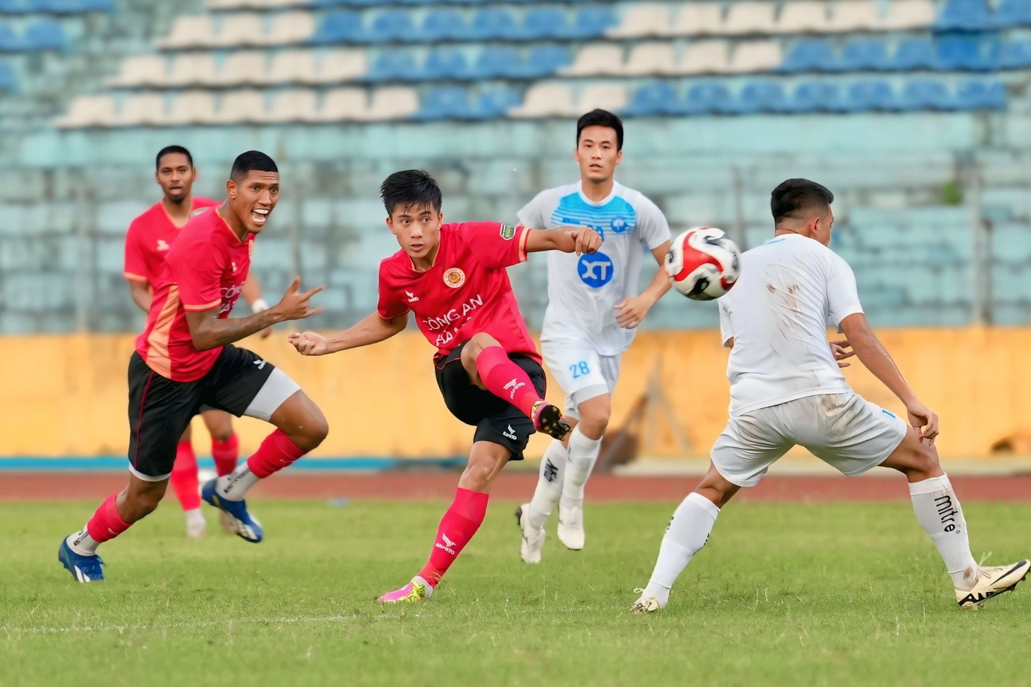 Tham vọng của đội b&oacute;ng ng&agrave;nh C&ocirc;ng an- Ảnh 1.