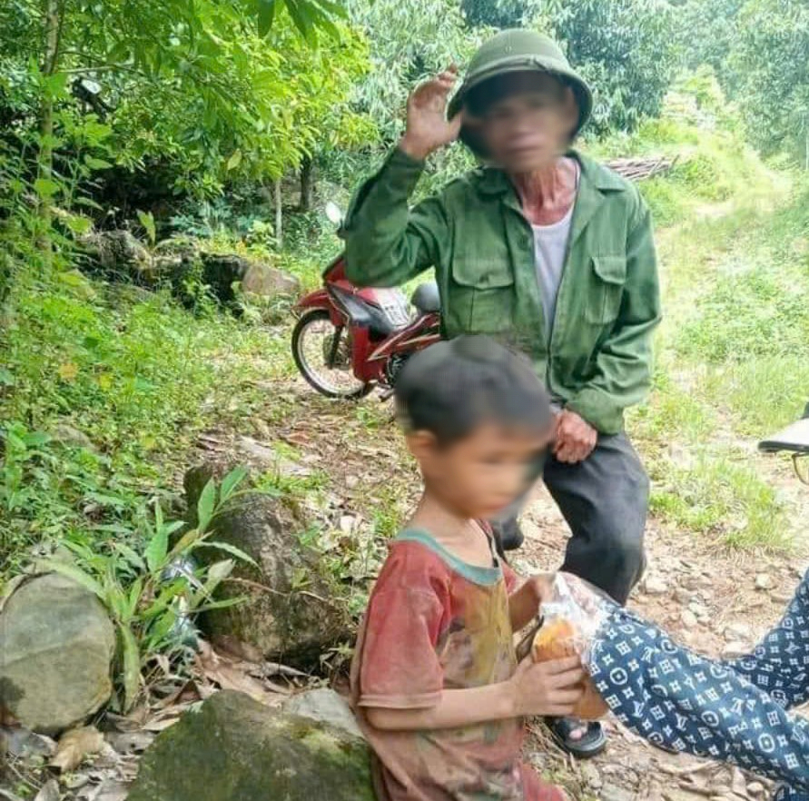 B&eacute; trai 6 tuổi sống s&oacute;t thần kỳ sau 4 ng&agrave;y đi lạc trong rừng- Ảnh 1.