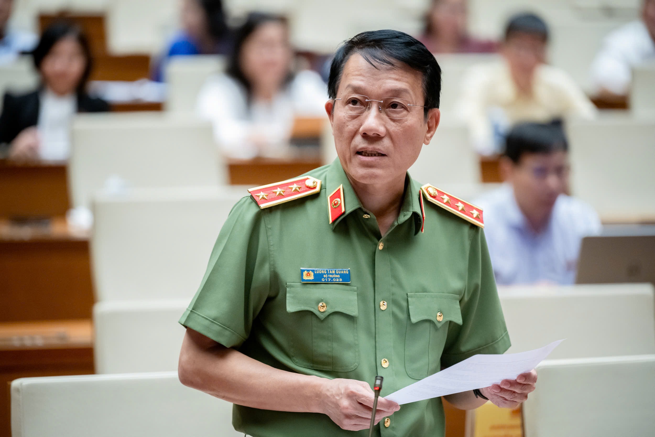 Bộ trưởng Lương Tam Quang trả lời chất vấn về t&iacute;ch hợp giấy ph&eacute;p l&aacute;i xe v&agrave; PCCC- Ảnh 1.