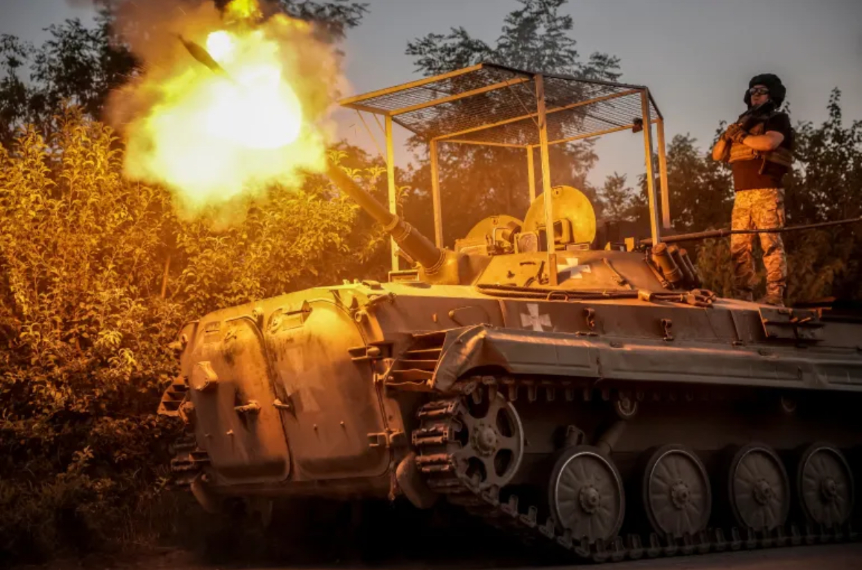 Điểm n&oacute;ng xung đột ng&agrave;y 22-8: Ph&aacute;o binh Nga tiến qu&acirc;n ở Kursk, Ukraine điều "hoả thần" HIMARS - Ảnh 2.