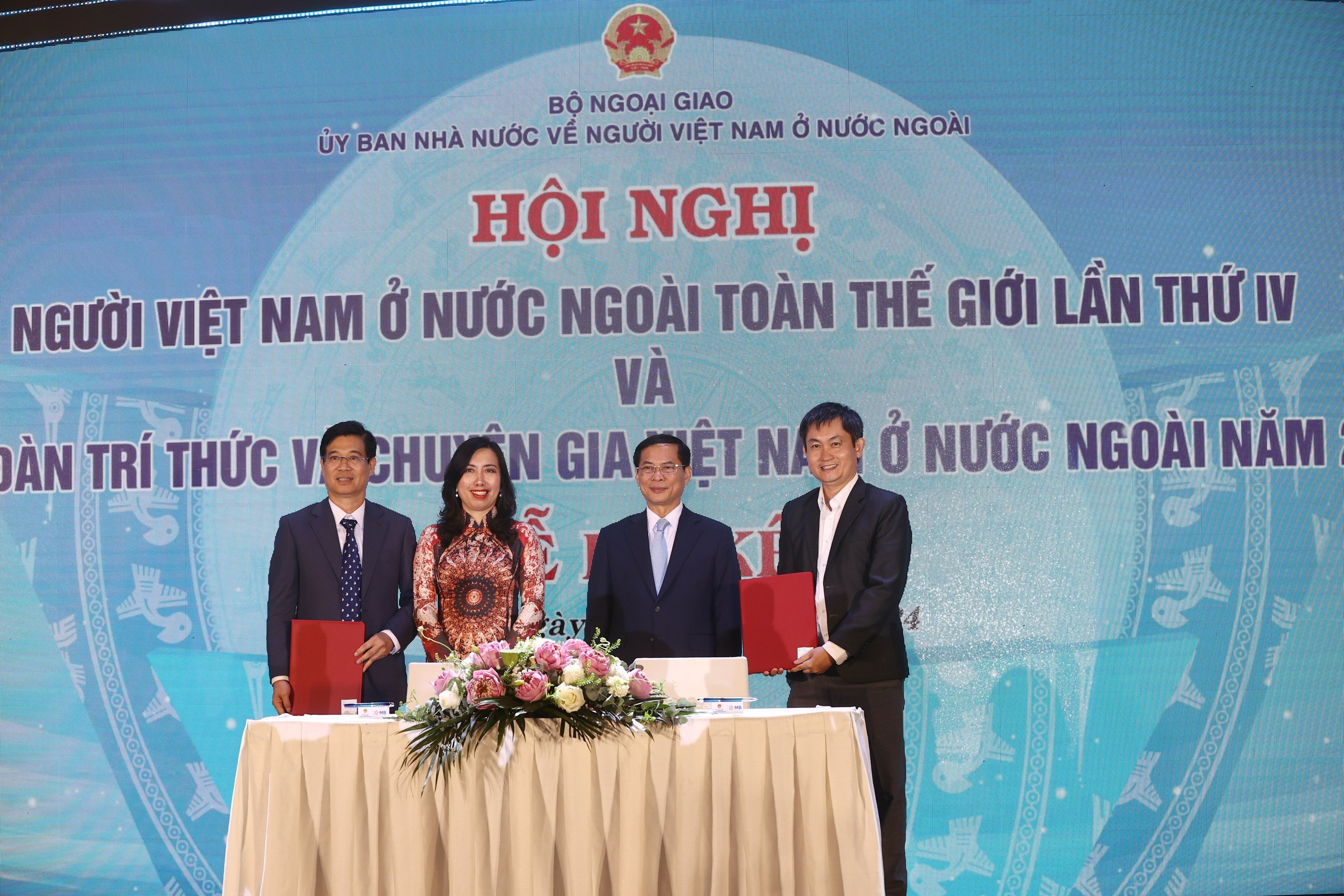 Bộ trưởng Ngoại giao: Cảm ơn kiều b&agrave;o đ&oacute;ng g&oacute;p cho qu&ecirc; hương, g&oacute;p phần rạng danh Tổ quốc- Ảnh 7.