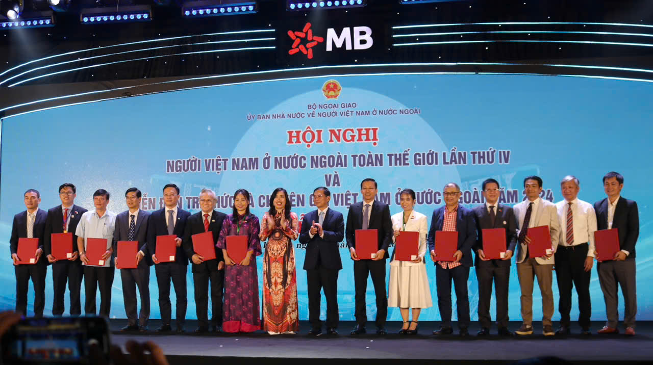 Bộ trưởng Ngoại giao: Cảm ơn kiều b&agrave;o đ&oacute;ng g&oacute;p cho qu&ecirc; hương, g&oacute;p phần rạng danh Tổ quốc- Ảnh 3.