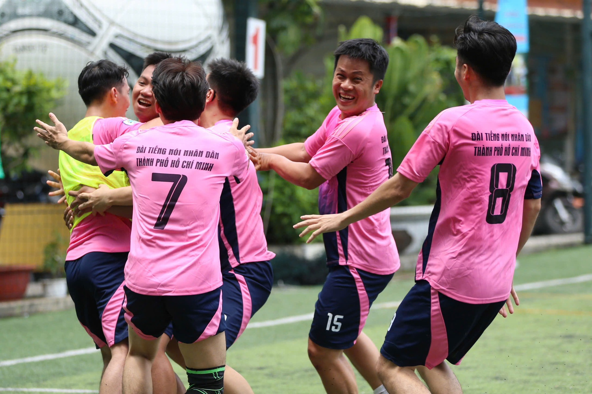 Hội thao Khối thi đua 5 năm 2024: VOH v&ocirc; địch b&oacute;ng đ&aacute;, HTV v&ocirc; địch quần vợt- Ảnh 5.