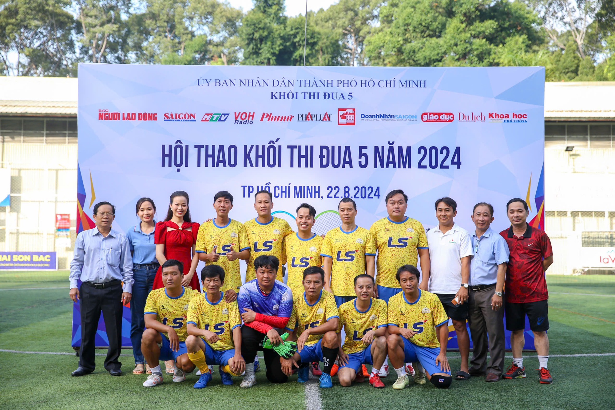 Hội thao Khối thi đua 5 năm 2024: VOH v&ocirc; địch b&oacute;ng đ&aacute;, HTV v&ocirc; địch quần vợt- Ảnh 7.