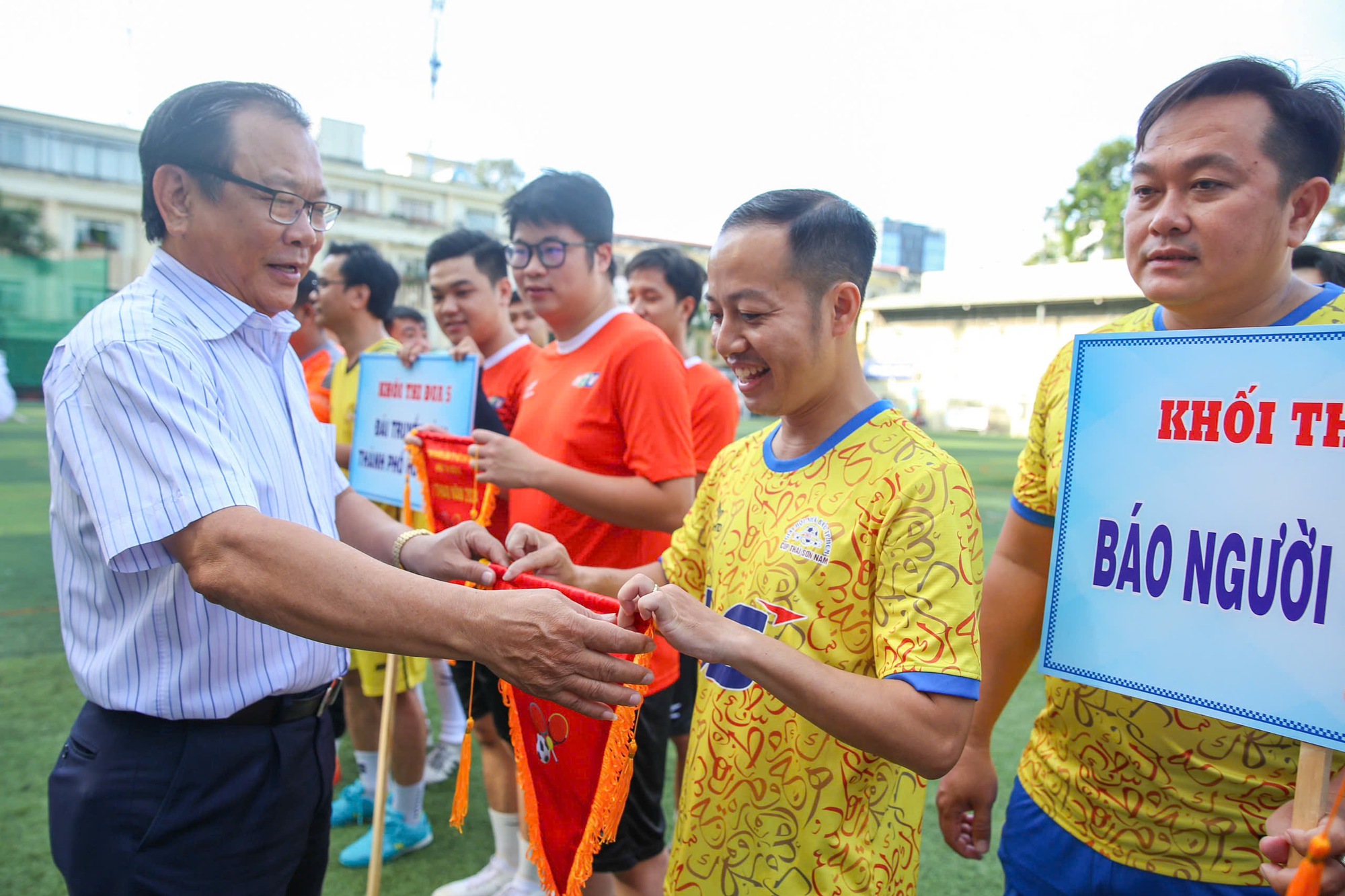 Hội thao Khối thi đua 5 năm 2024: VOH v&ocirc; địch b&oacute;ng đ&aacute;, HTV v&ocirc; địch quần vợt- Ảnh 2.