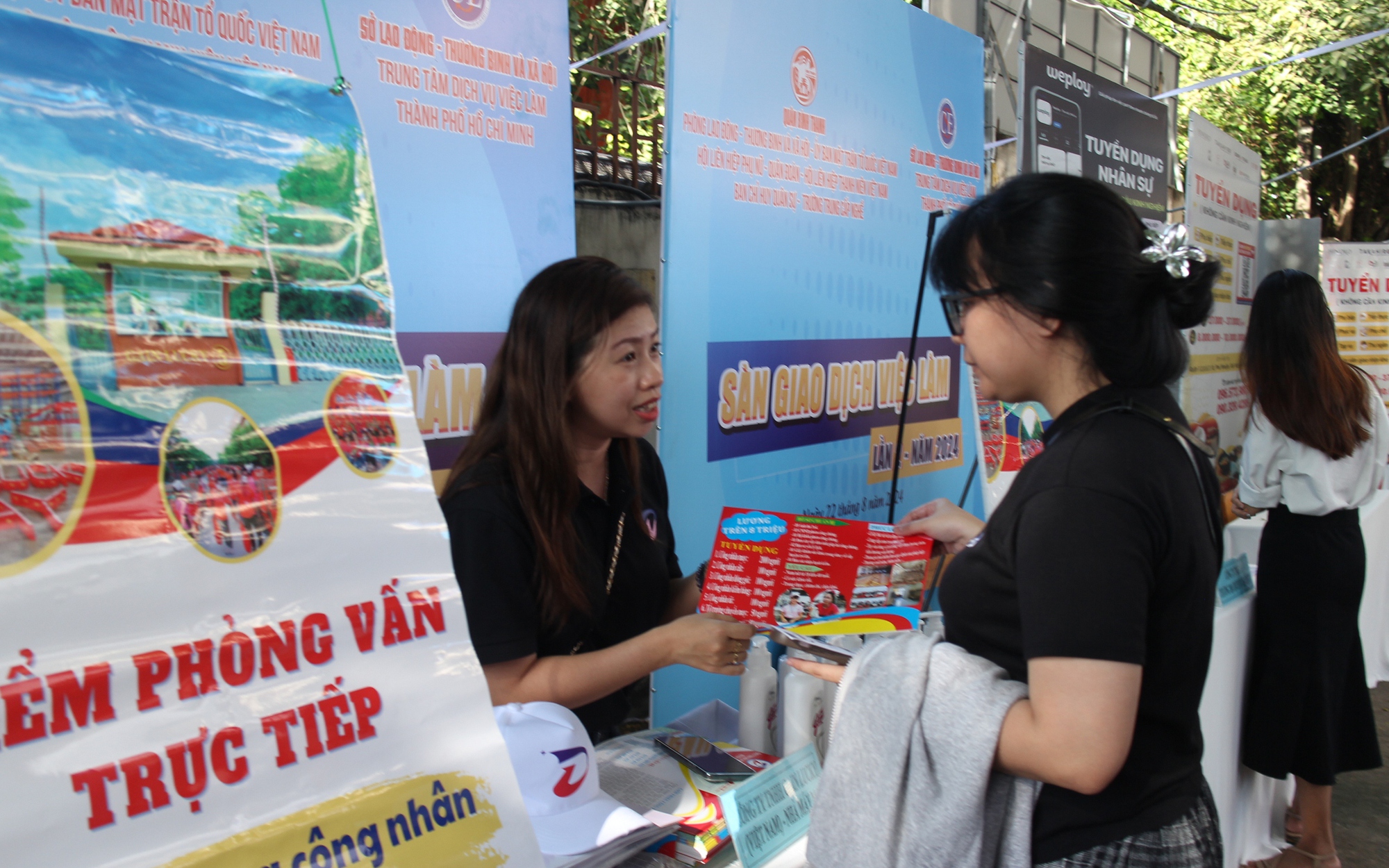 Chuyện lạ: Thiếu lao động, nhà máy ở tỉnh đến TP HCM tìm người