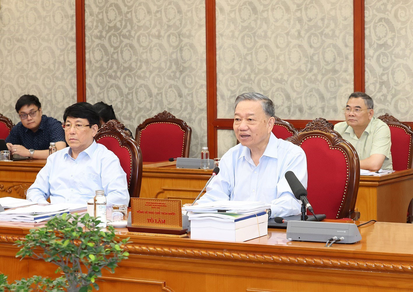 Tổng Bí thư, Chủ tịch nước Tô Lâm chủ trì buổi họp Bộ Chính trị cho ý kiến về quy hoạch TP HCM. Ảnh: TTXVN
