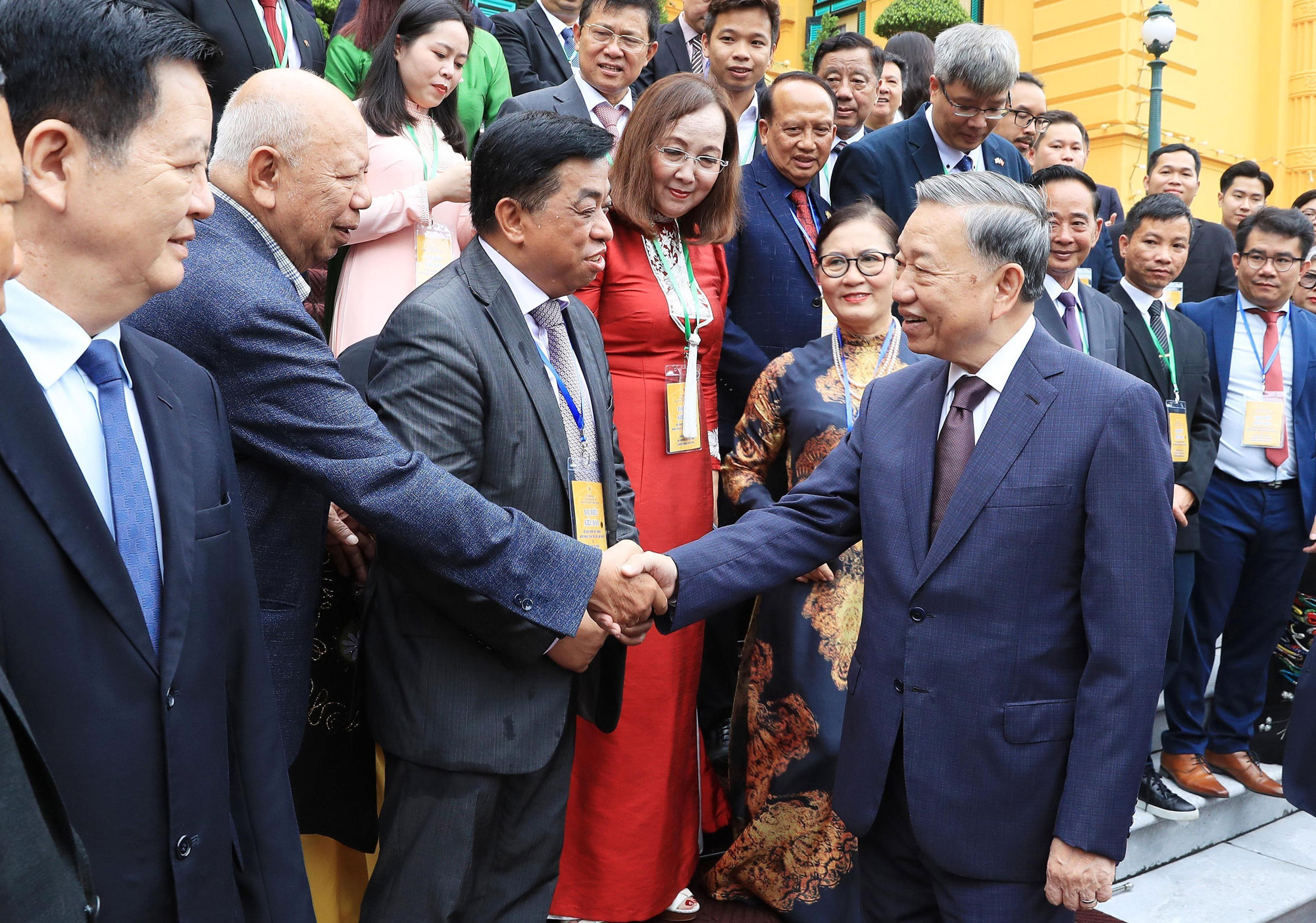 Tổng B&iacute; thư, Chủ tịch nước T&ocirc; L&acirc;m gặp mặt kiều b&agrave;o ti&ecirc;u biểu về dự Hội nghị người Việt Nam ở nước ngo&agrave;i to&agrave;n thế giới lần thứ tư v&agrave; Diễn đ&agrave;n Tr&iacute; thức - Chuy&ecirc;n gia Việt Nam ở nước ngo&agrave;i. Ảnh: TTXVN