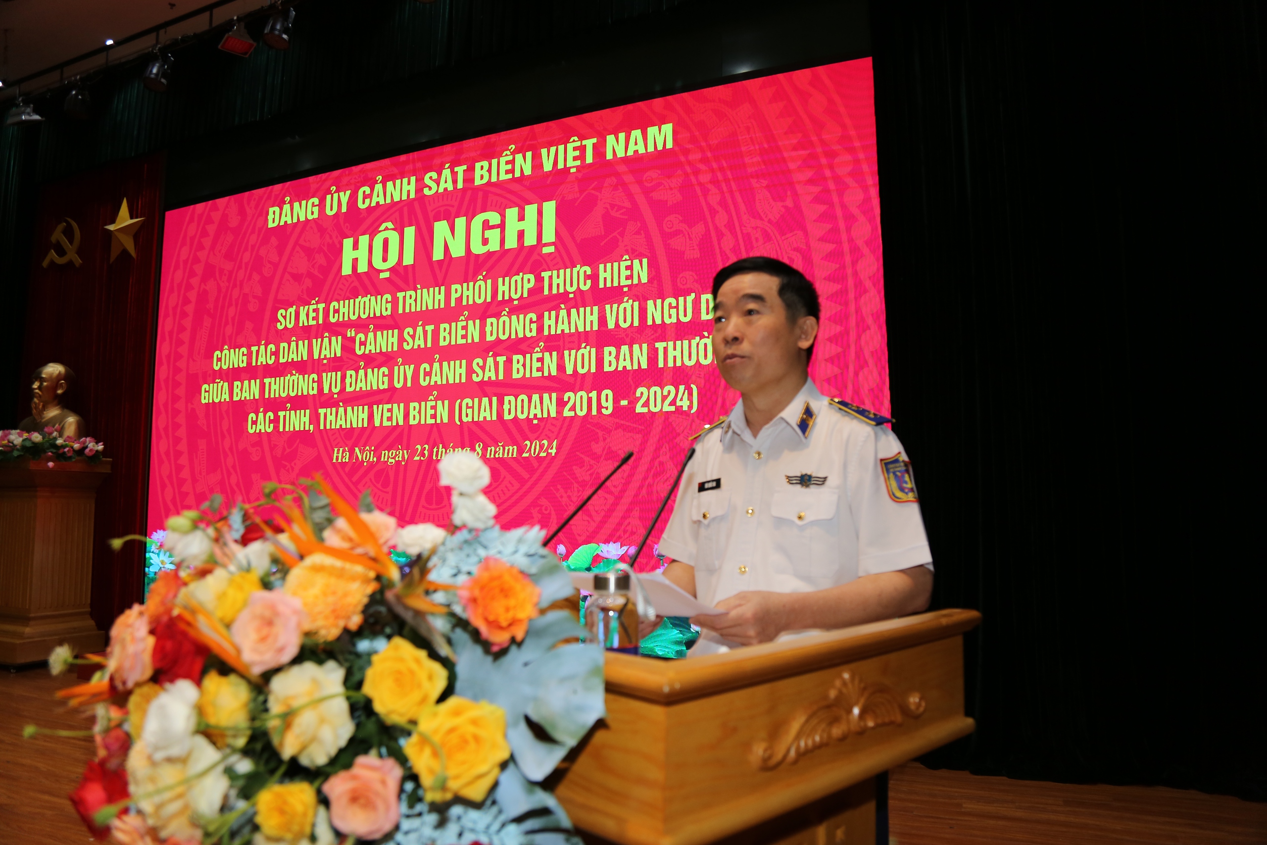 Chương tr&igrave;nh "Cảnh s&aacute;t biển đồng h&agrave;nh với ngư d&acirc;n" l&agrave; điển h&igrave;nh "D&acirc;n vận kh&eacute;o" của Qu&acirc;n đội- Ảnh 1.