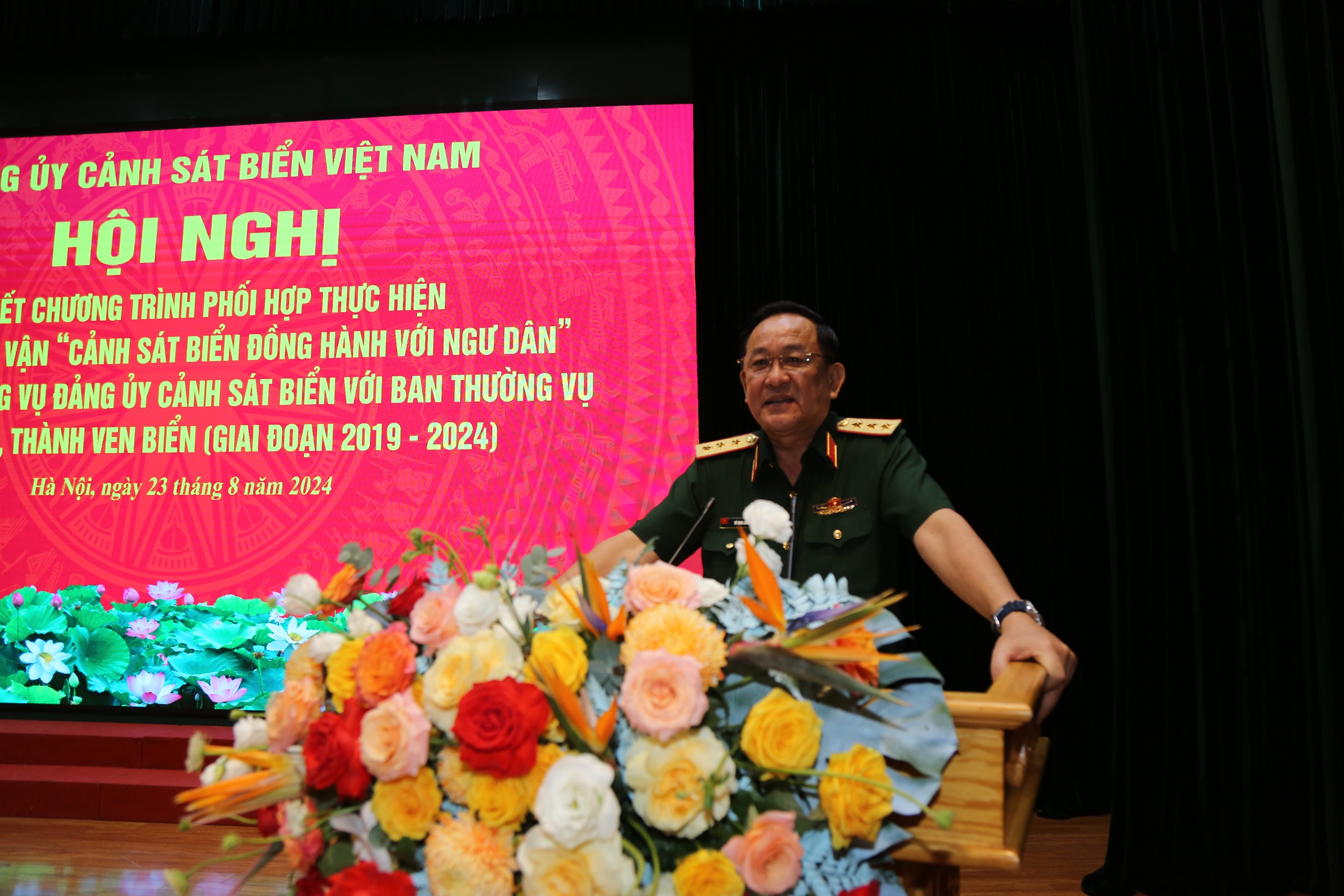 Chương tr&igrave;nh "Cảnh s&aacute;t biển đồng h&agrave;nh với ngư d&acirc;n" l&agrave; điển h&igrave;nh "D&acirc;n vận kh&eacute;o" của Qu&acirc;n đội- Ảnh 3.